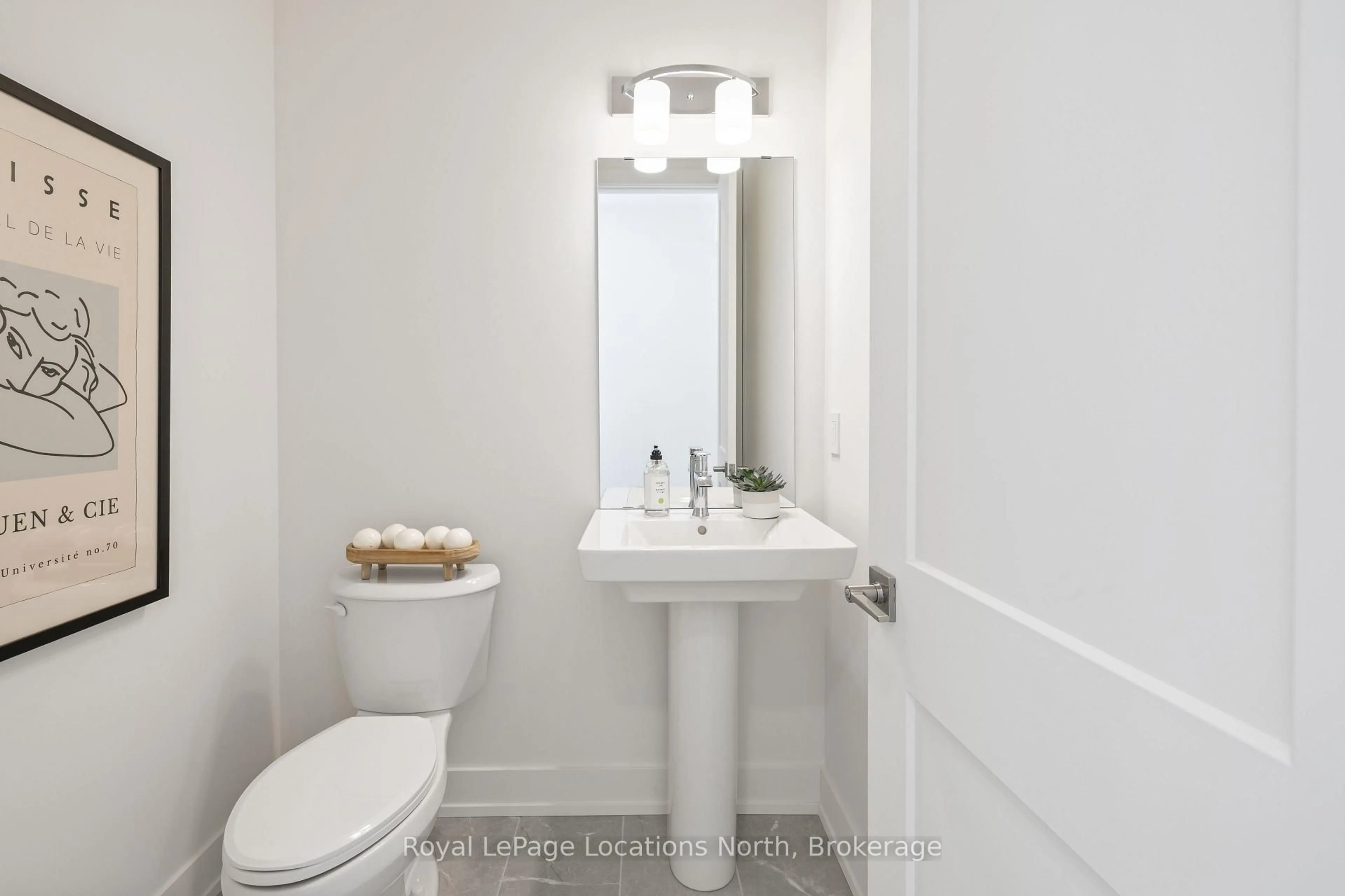 Standard bathroom, ceramic/tile floor for 42 Swain Cres, Collingwood Ontario L9Y 2L3