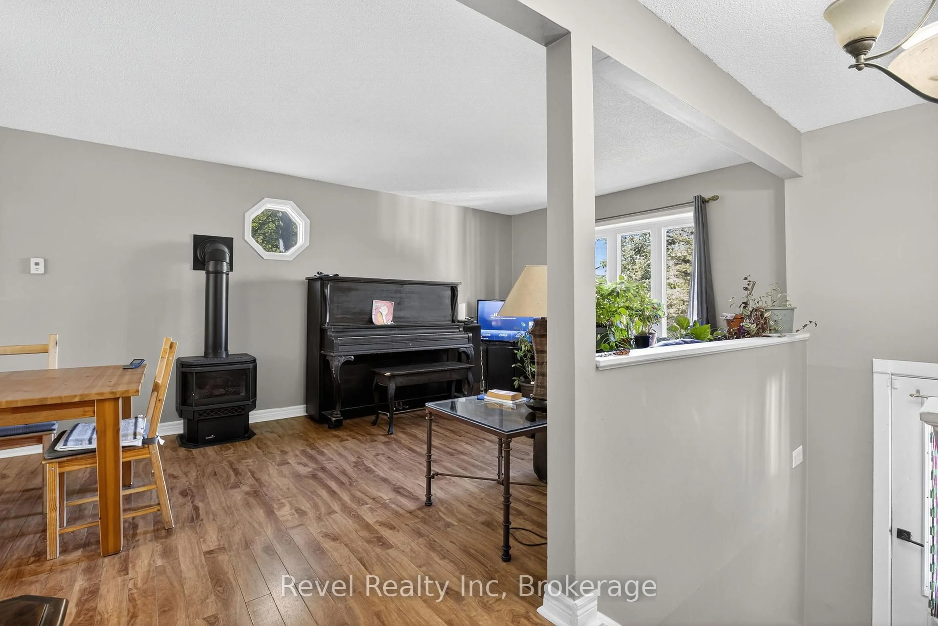Unknown for 203 KNOX Rd, Wasaga Beach Ontario L9Z 2A7