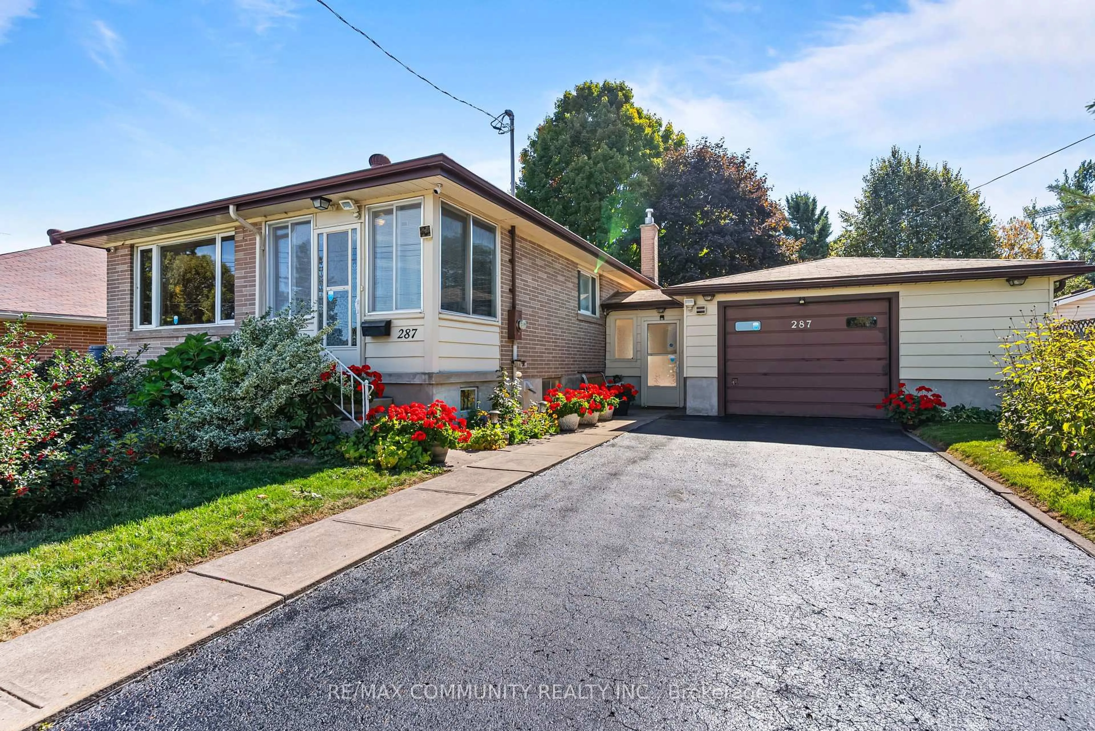 Home with brick exterior material, street for 287 John St, Midland Ontario L4R 2J6