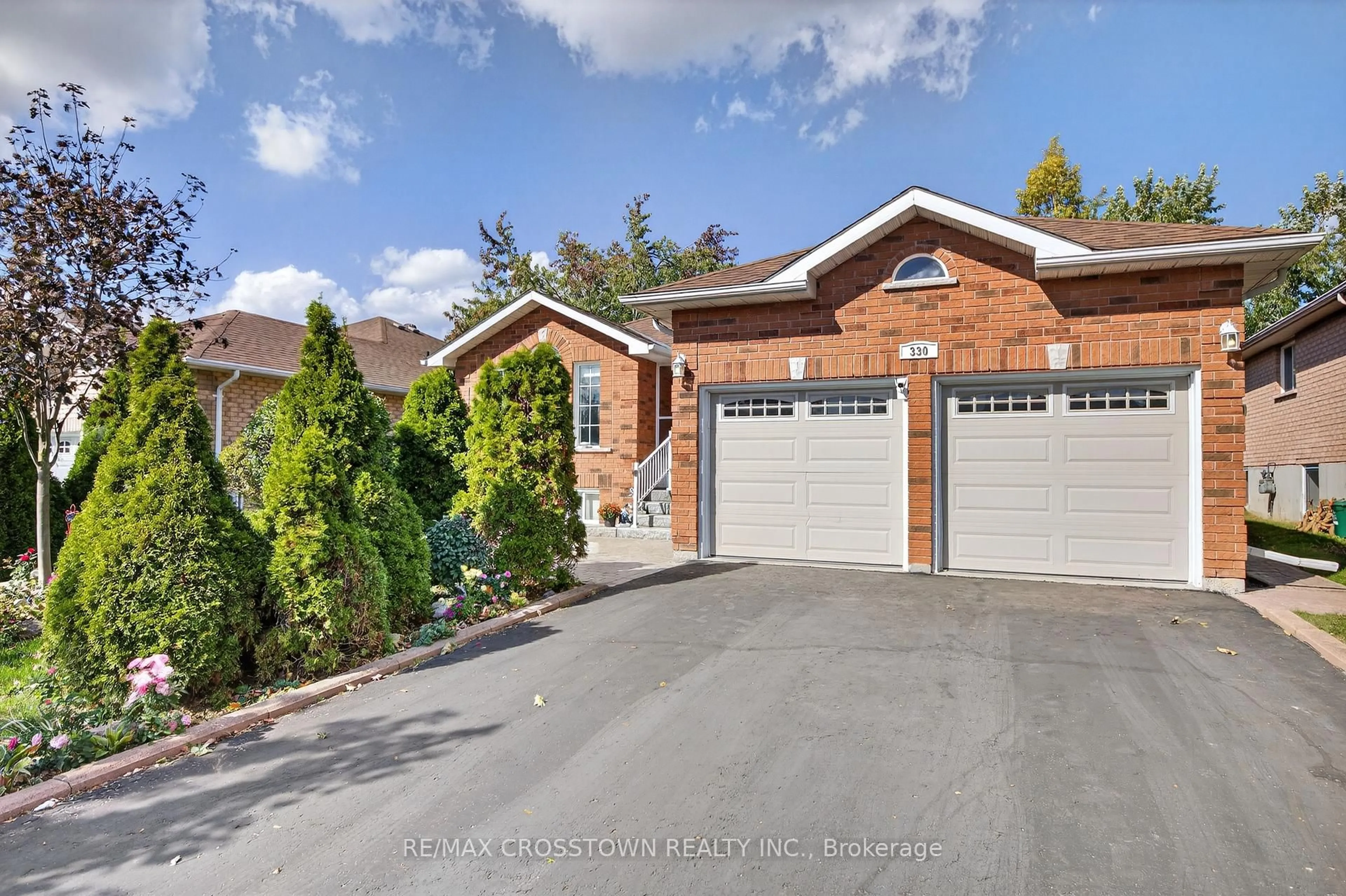 Home with brick exterior material, street for 330 Harvie Rd, Barrie Ontario L4N 8H7