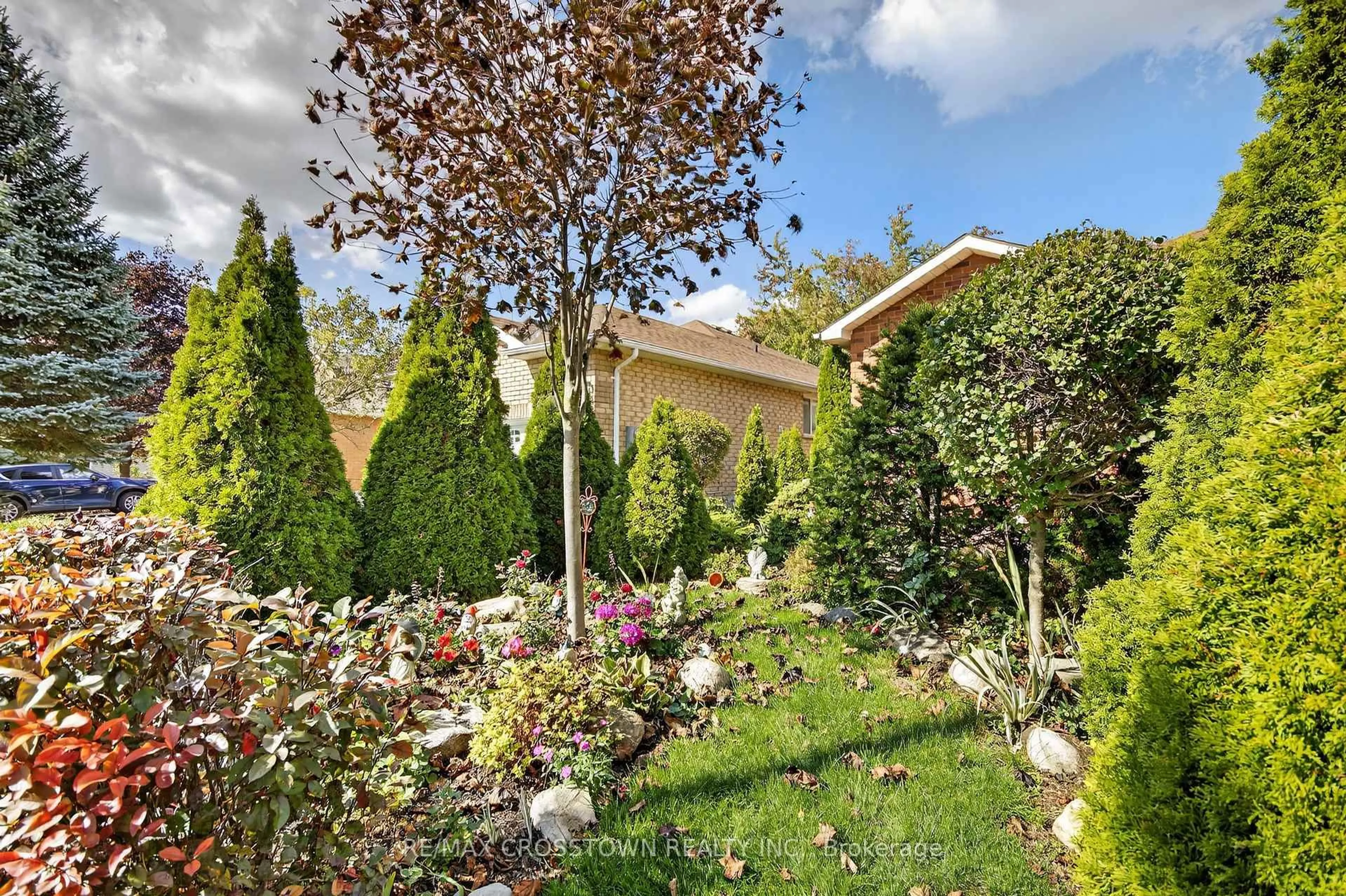 Patio, street for 330 Harvie Rd, Barrie Ontario L4N 8H7