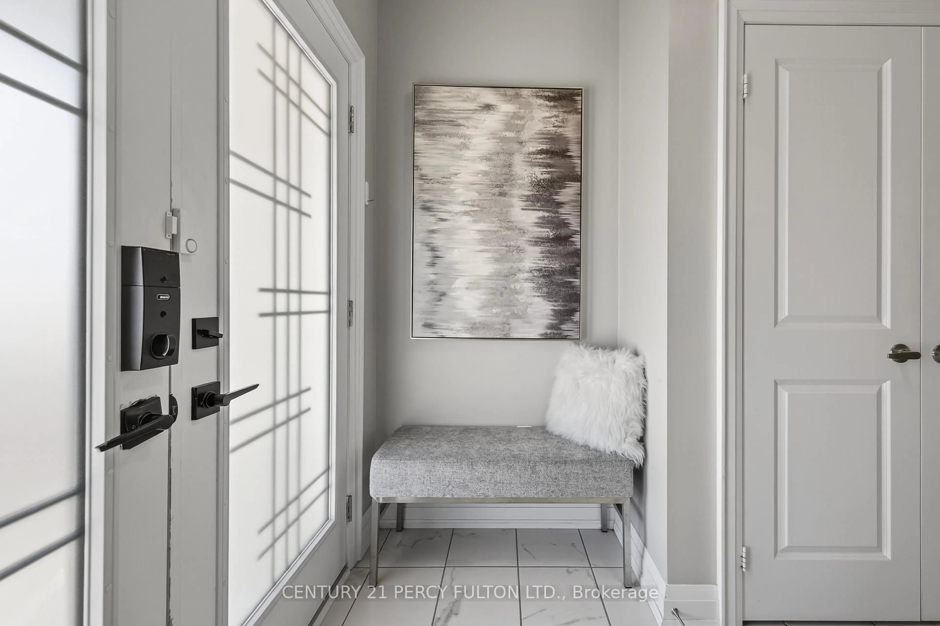 Indoor entryway for 3 Muirfield Dr, Barrie Ontario L4N 5E9