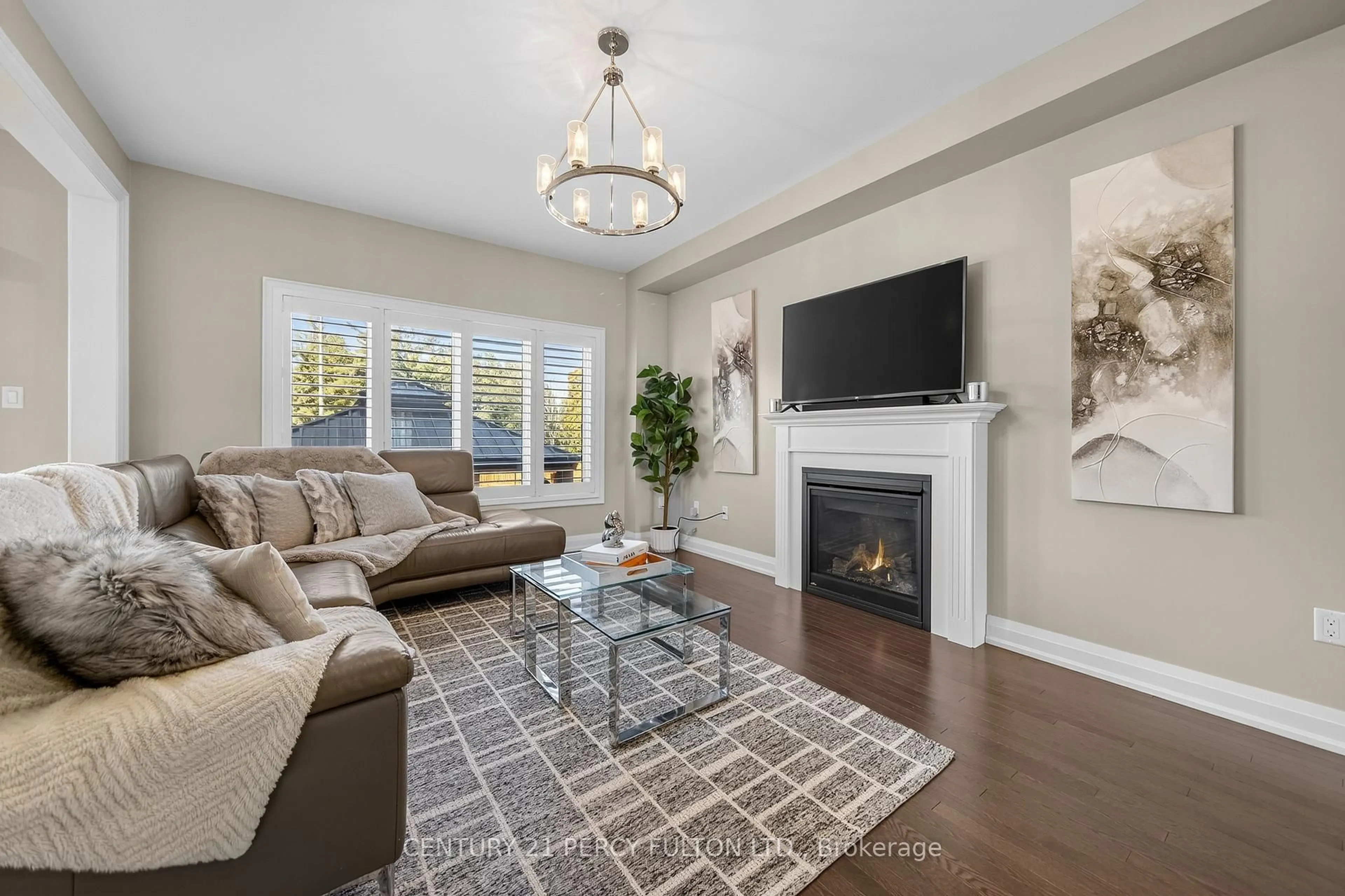 Living room with furniture, unknown for 3 Muirfield Dr, Barrie Ontario L4N 5E9