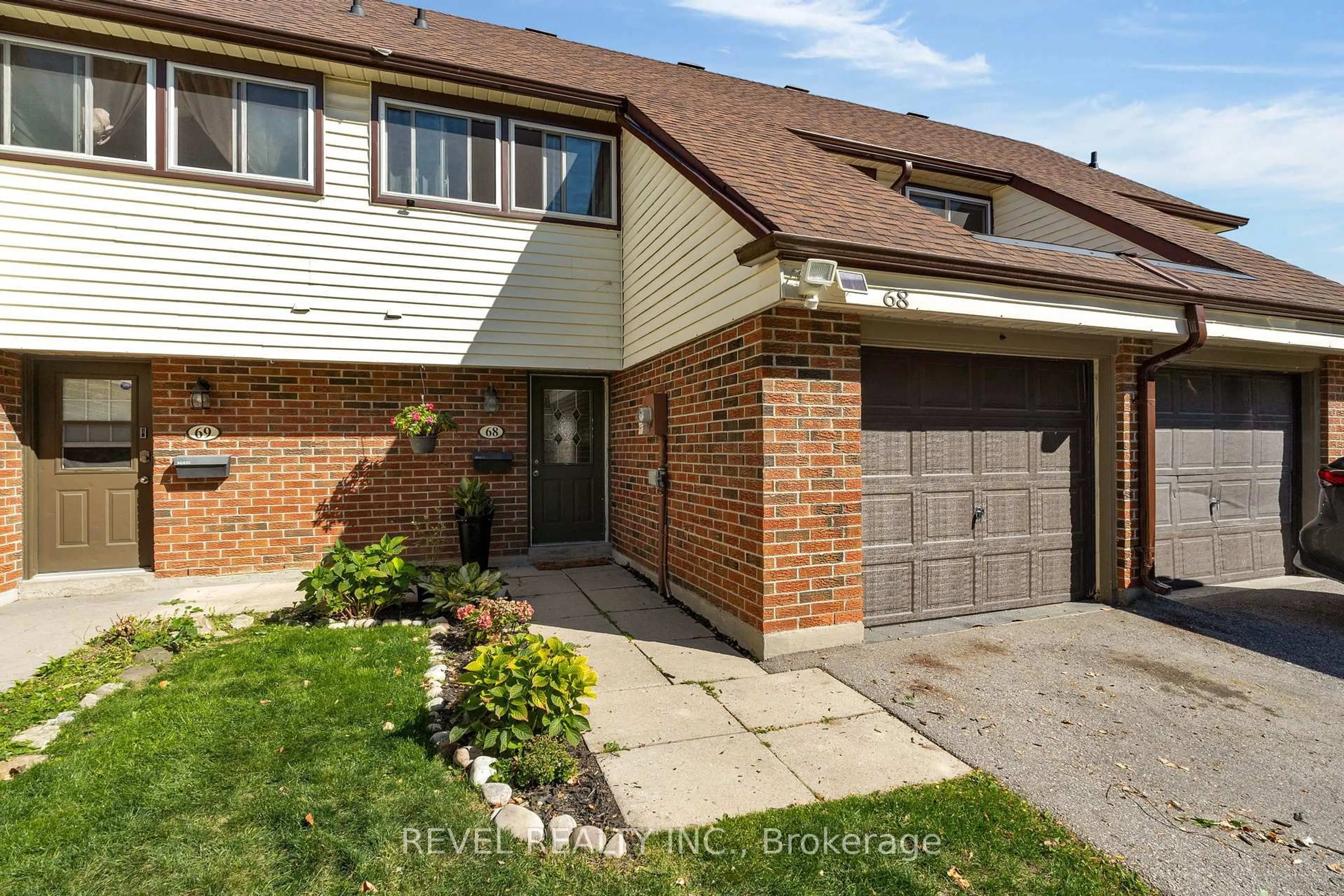 Home with brick exterior material, street for 28 Donald St #68, Barrie Ontario L4N 4S6