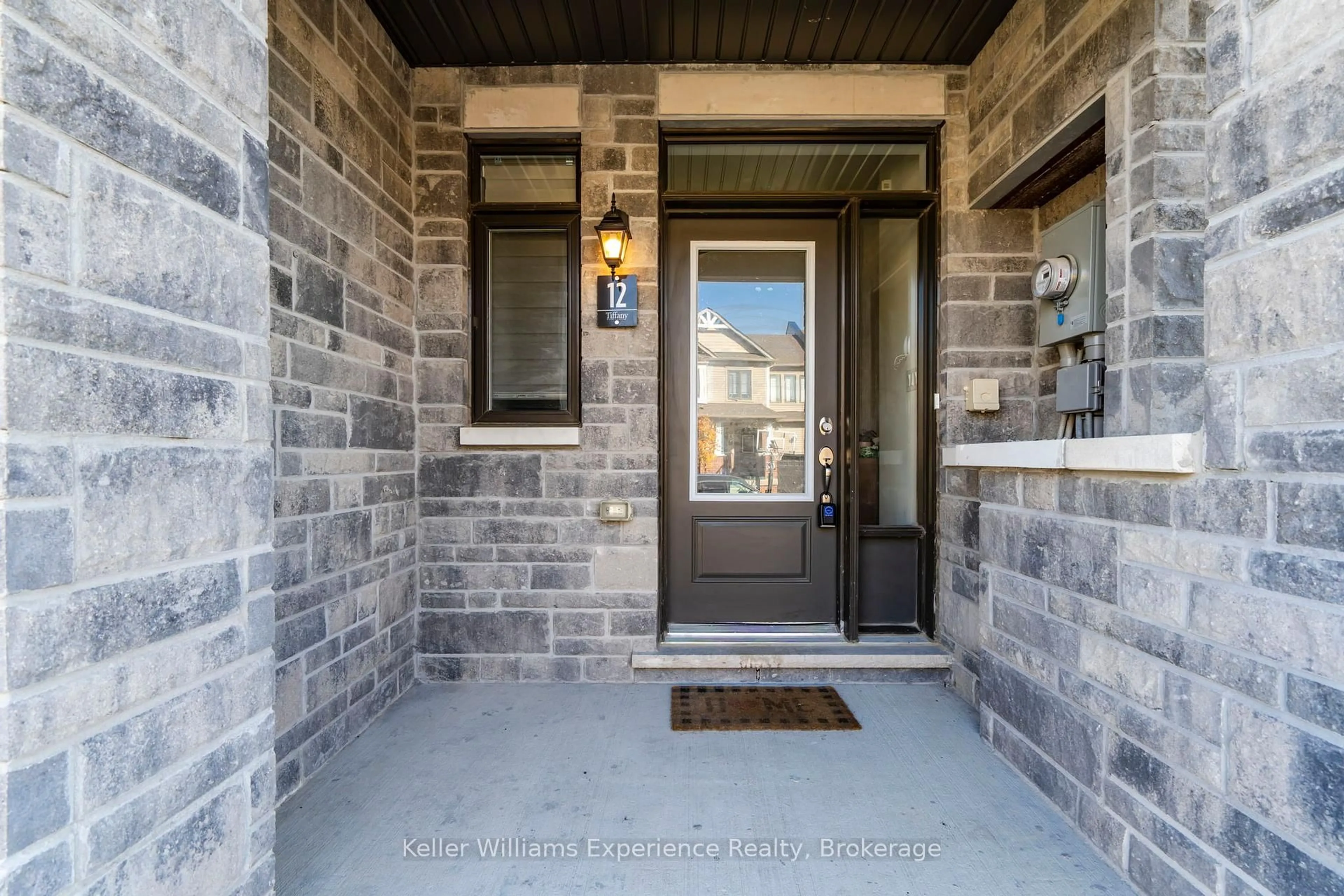 Indoor entryway for 12 Durham Ave, Barrie Ontario L9J 0W7