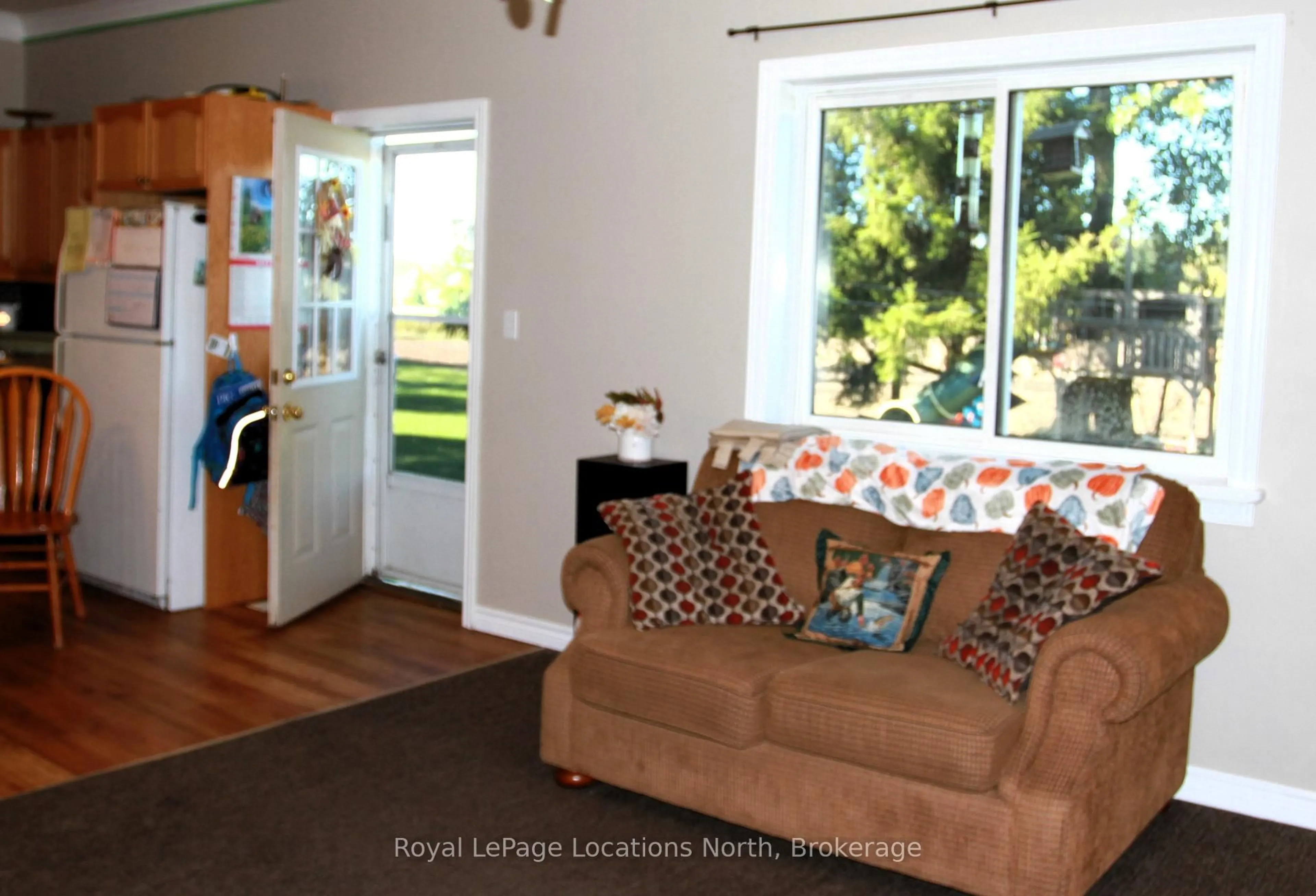 Living room with furniture, wood/laminate floor for 1539 6 Concession, Clearview Ontario L0M 1S0