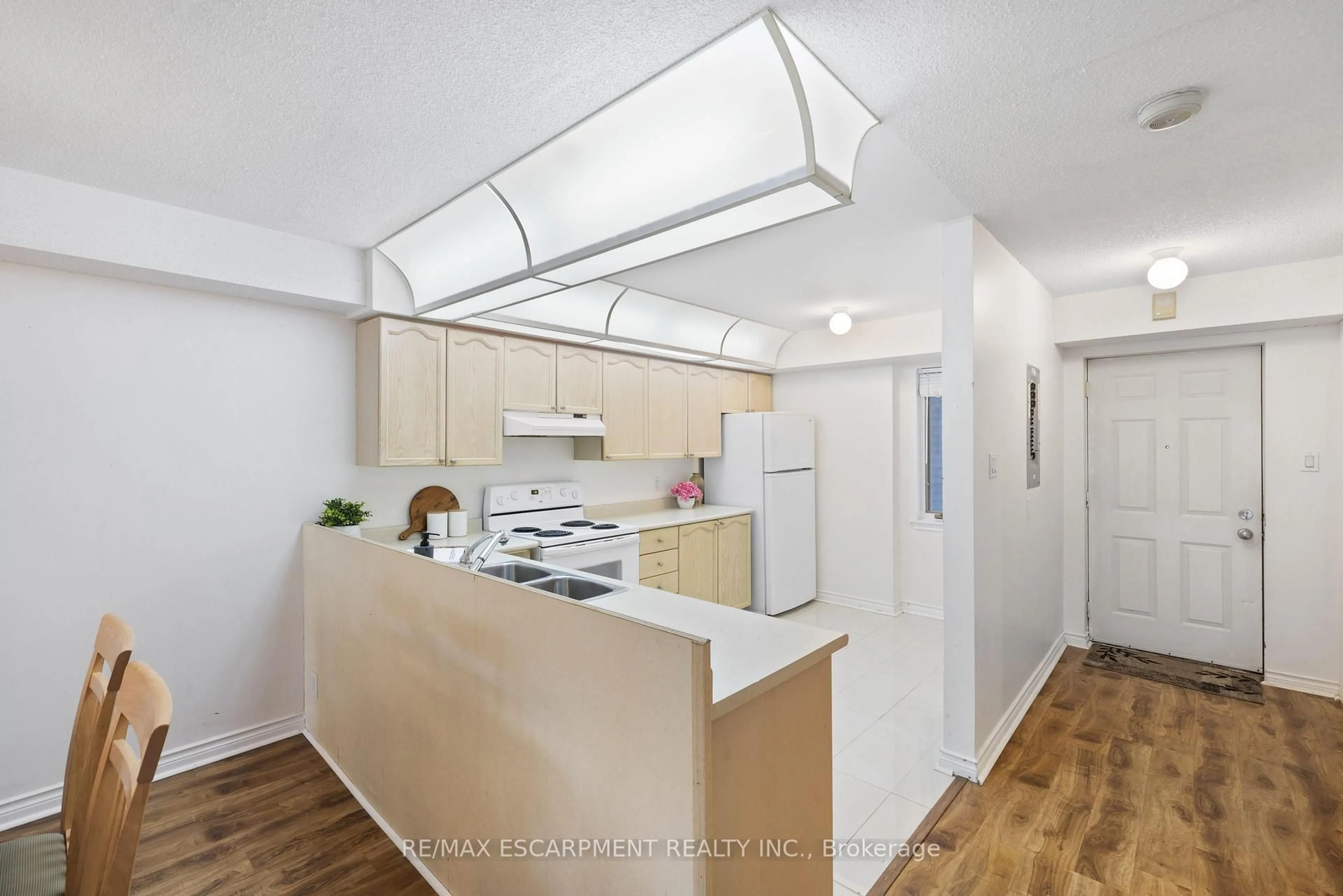 Standard kitchen, unknown for 20 Mulligan Lane #8, Wasaga Beach Ontario L9Z 1C4