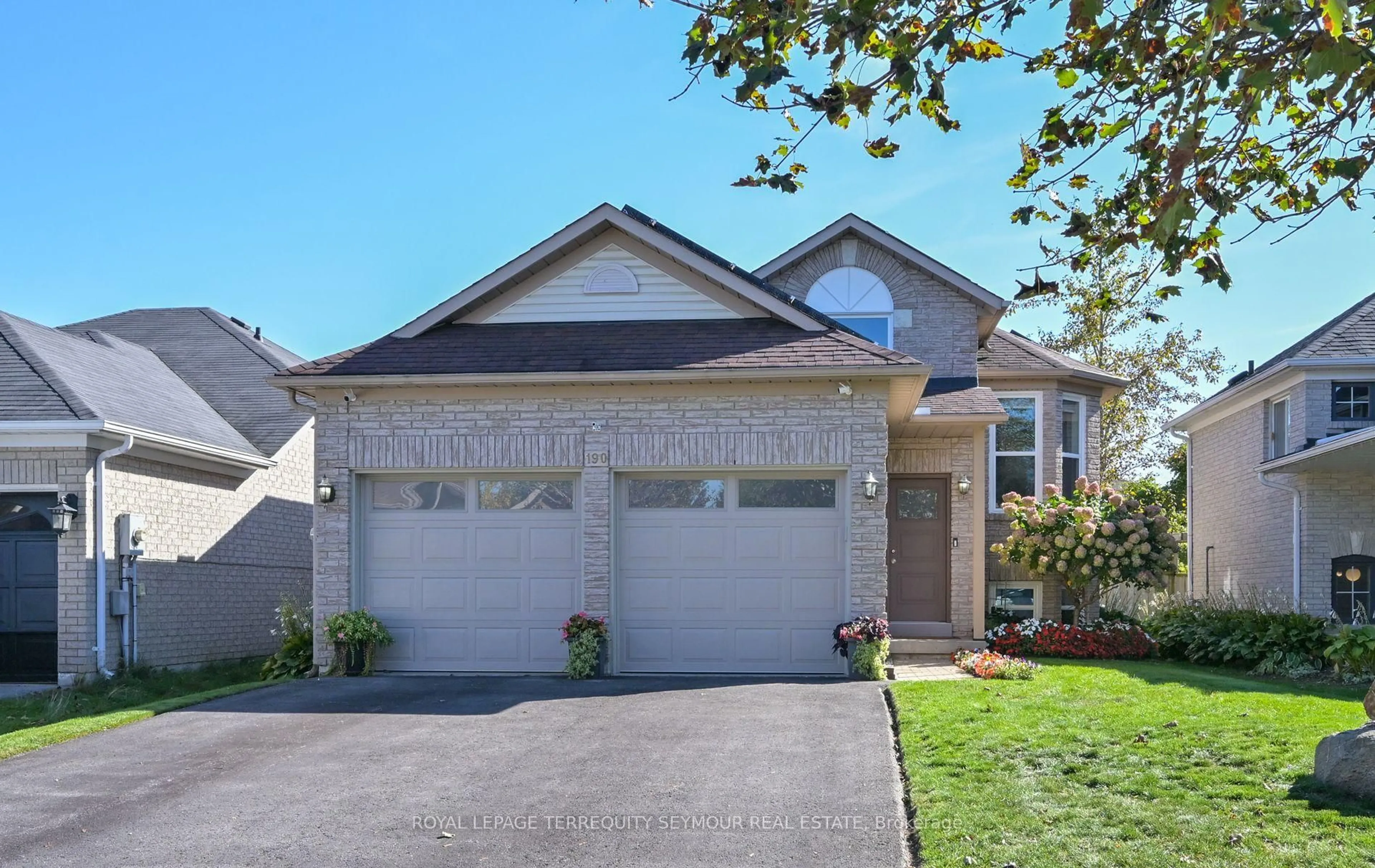 Home with vinyl exterior material, street for 190 Wessenger Dr, Barrie Ontario L4N 8N9