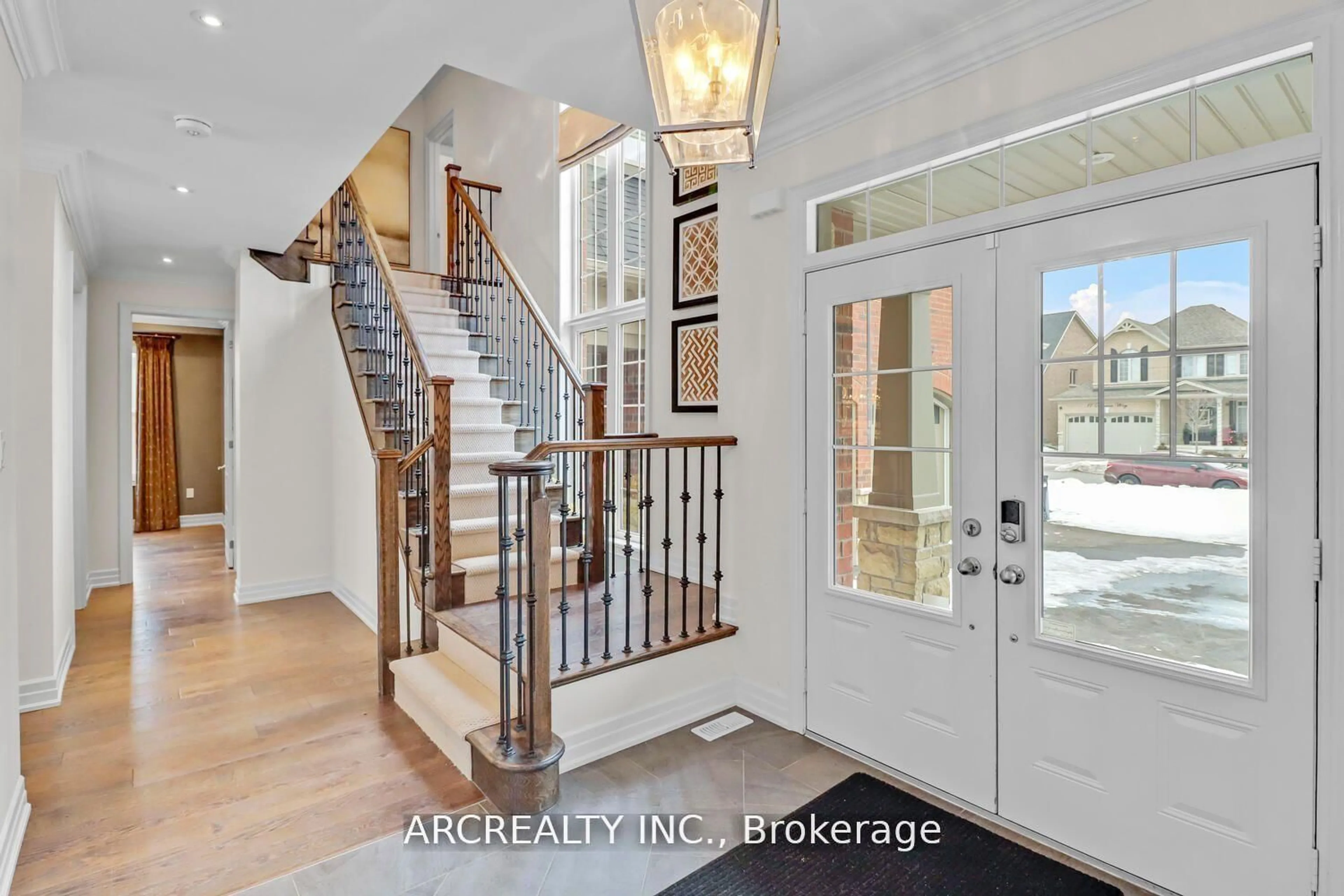 Indoor entryway for 18 Moreau Way, Springwater Ontario L9X 0S6