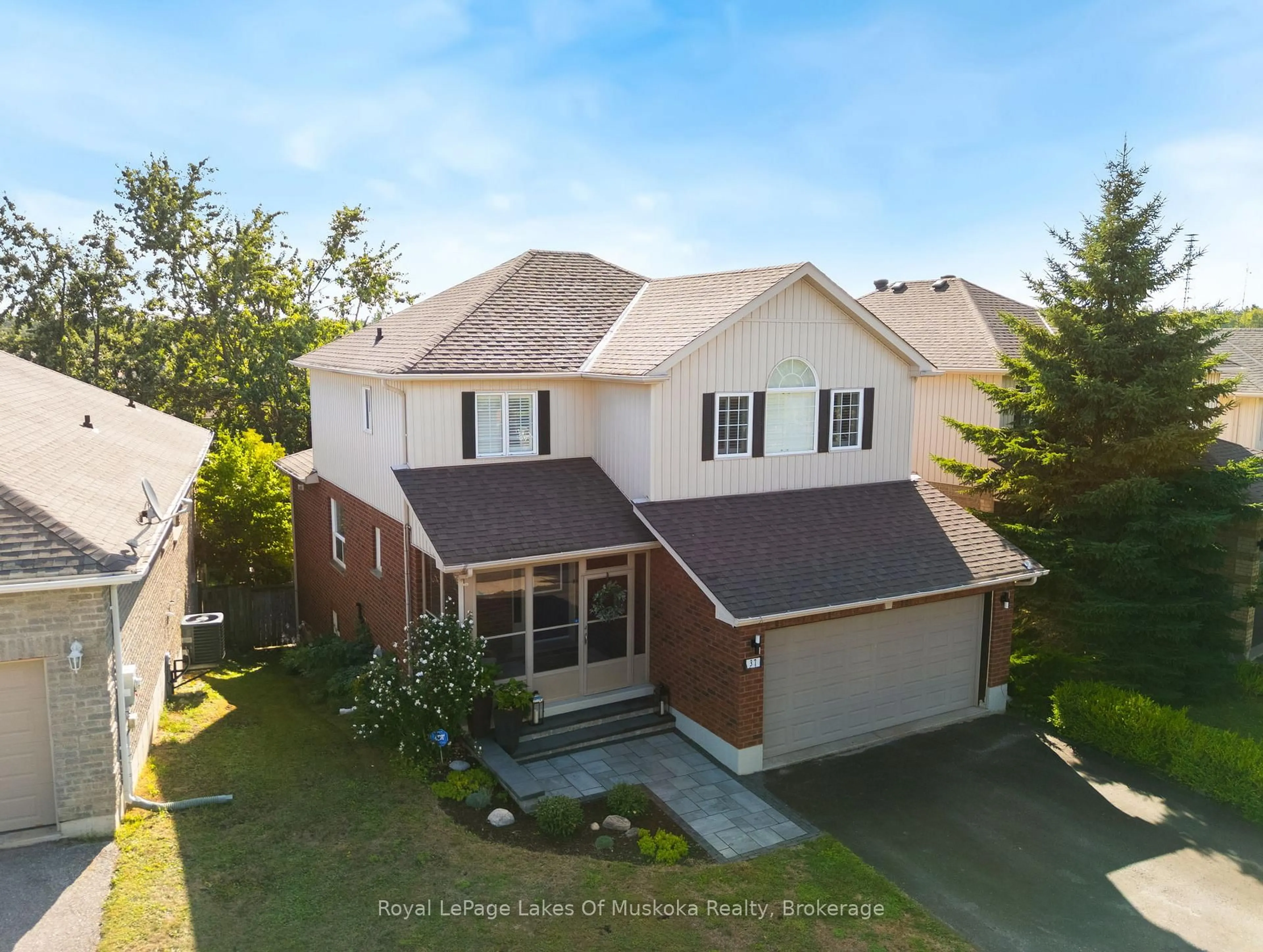 A pic from outside/outdoor area/front of a property/back of a property/a pic from drone, street for 37 Vanessa Dr, Orillia Ontario L3V 7X2