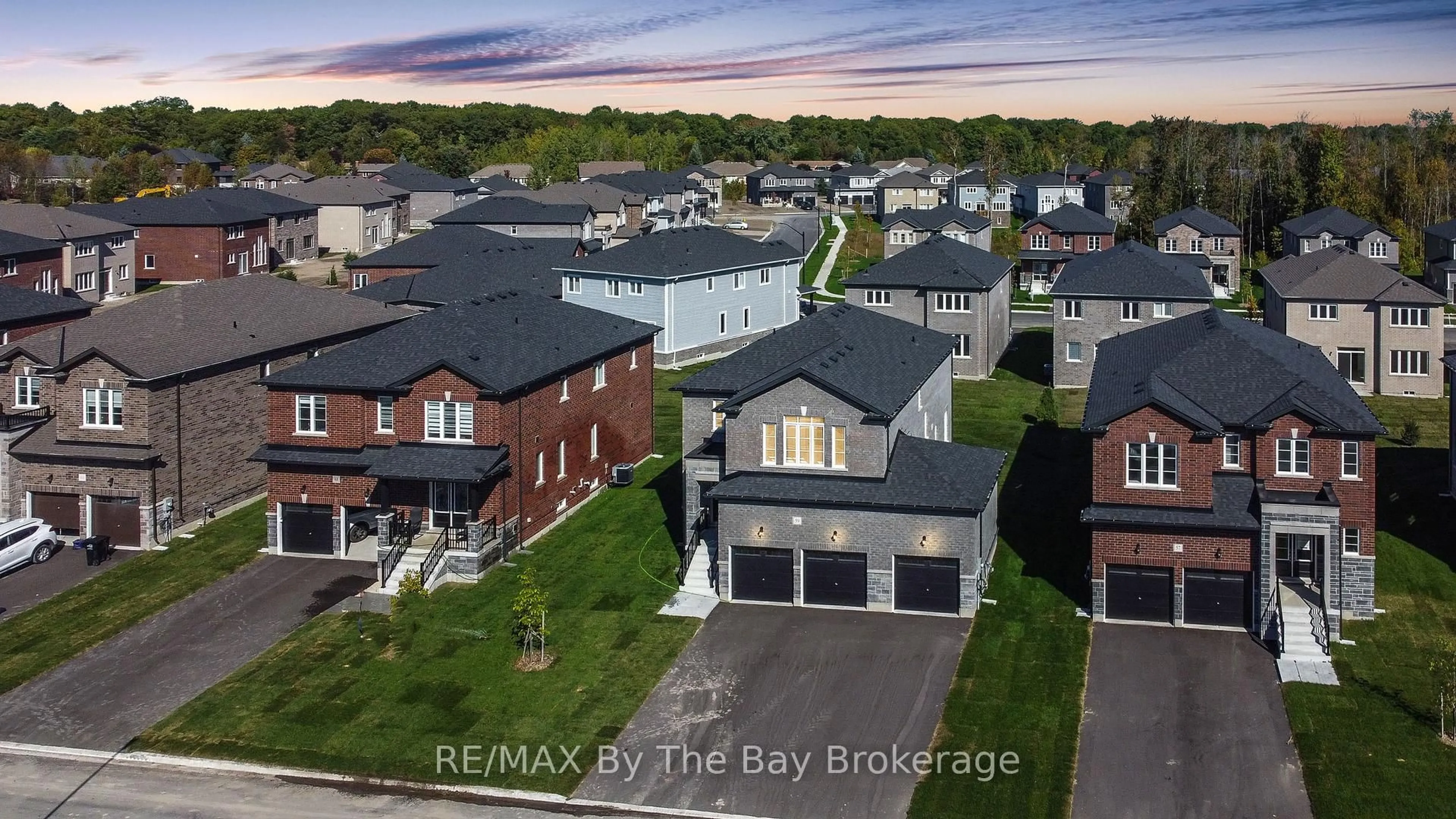 A pic from outside/outdoor area/front of a property/back of a property/a pic from drone, street for 59 Amber Dr, Wasaga Beach Ontario L9Z 0R8