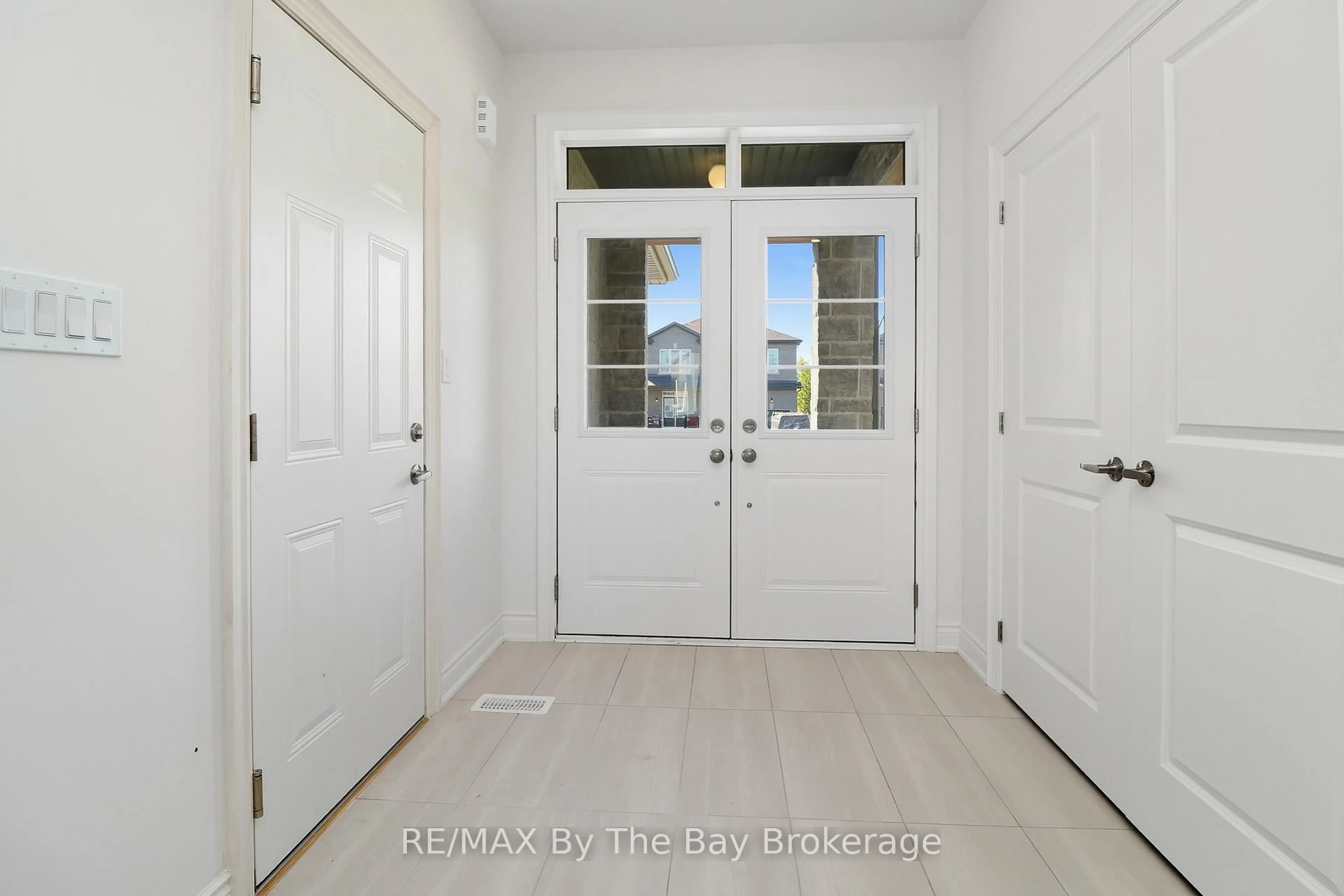 Indoor entryway for 59 Amber Dr, Wasaga Beach Ontario L9Z 0R8