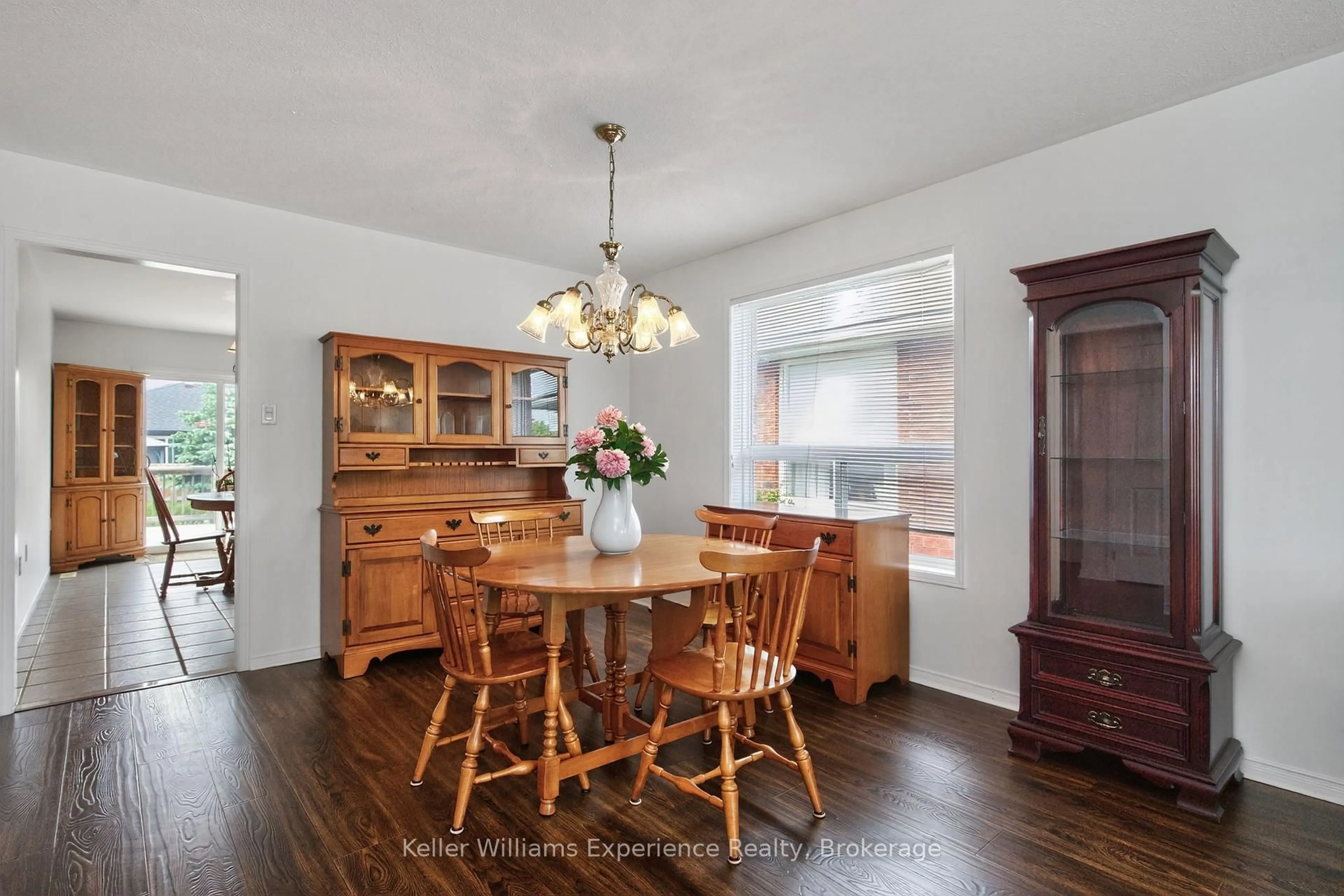 Dining room, wood/laminate floor for 79 Sun King Cres, Barrie Ontario L4M 7K4