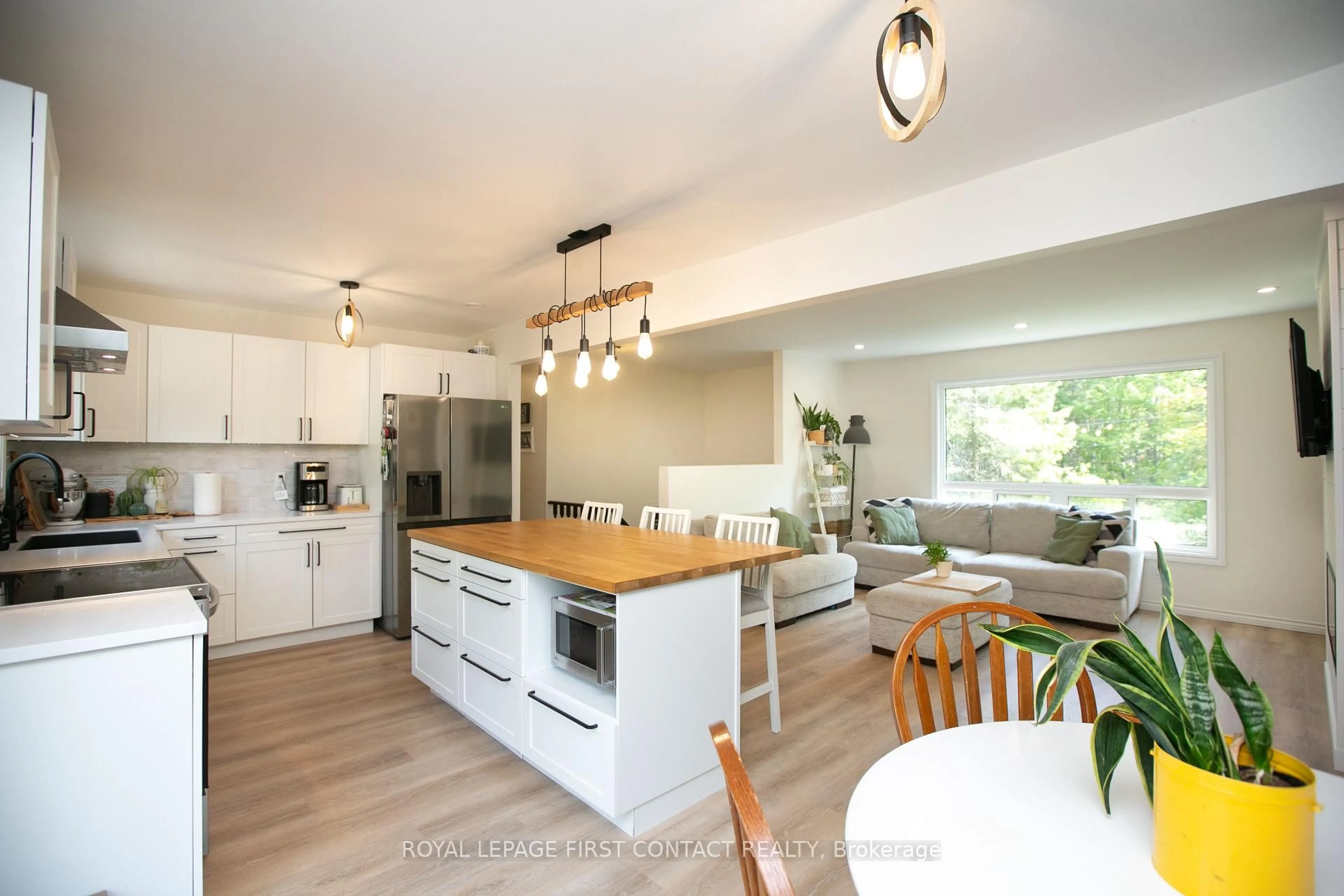 Open concept kitchen, wood/laminate floor for 5532 Old Udney Sdrd, Ramara Ontario L3V 0P6