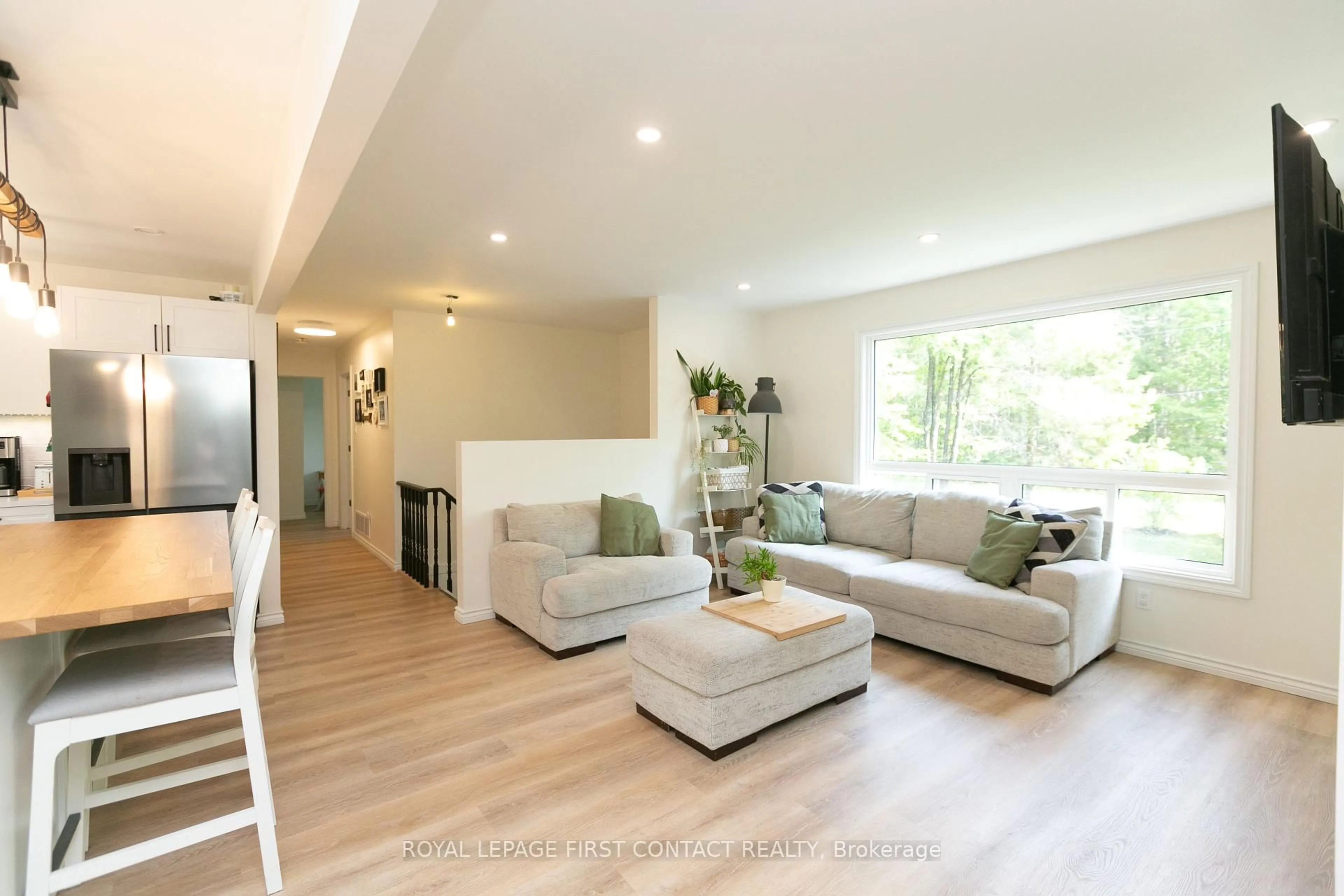 Living room with furniture, unknown for 5532 Old Udney Sdrd, Ramara Ontario L3V 0P6