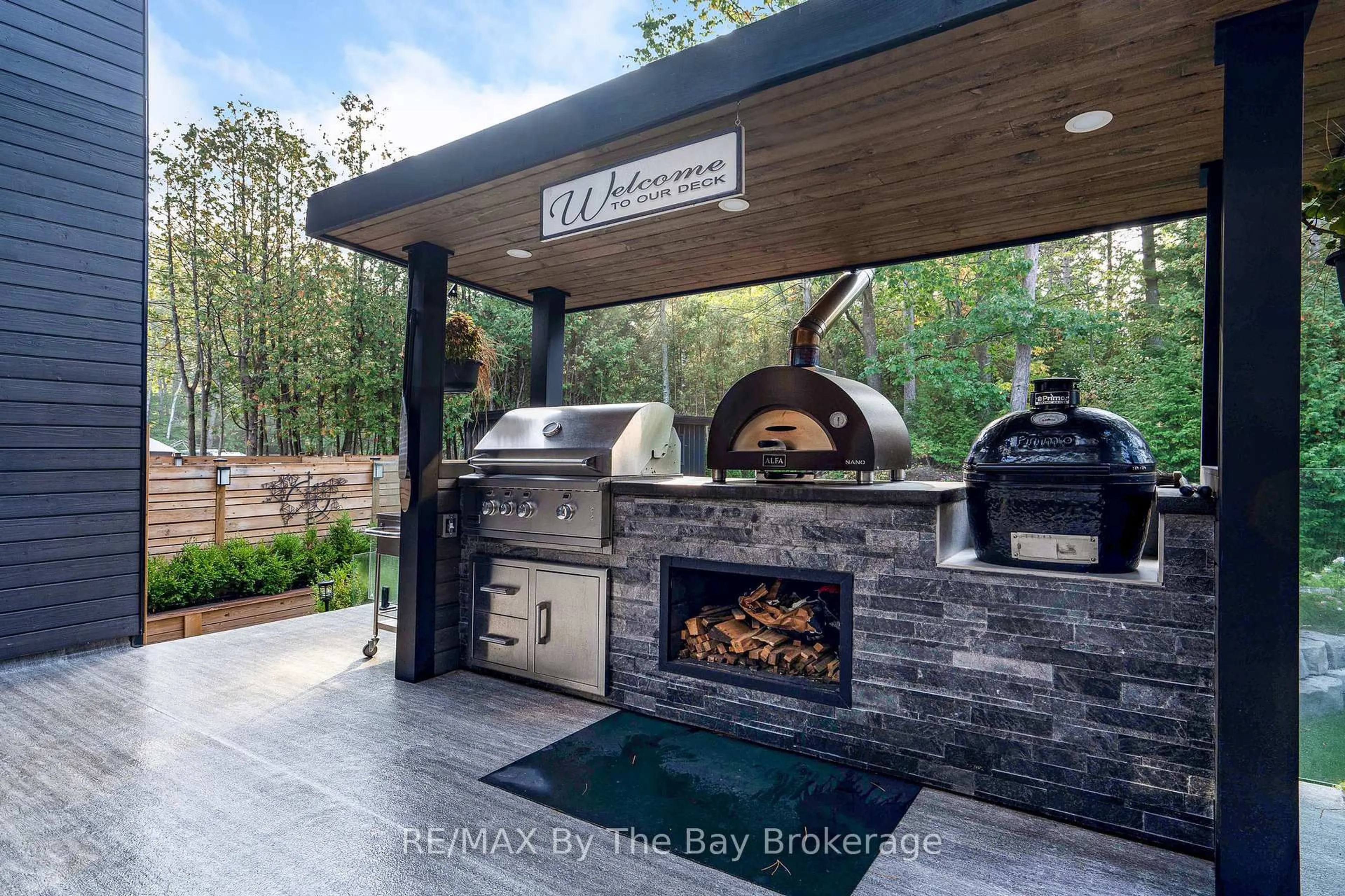 Contemporary kitchen, ceramic/tile floor for 809 Eastdale Dr, Wasaga Beach Ontario L9Z 2R7