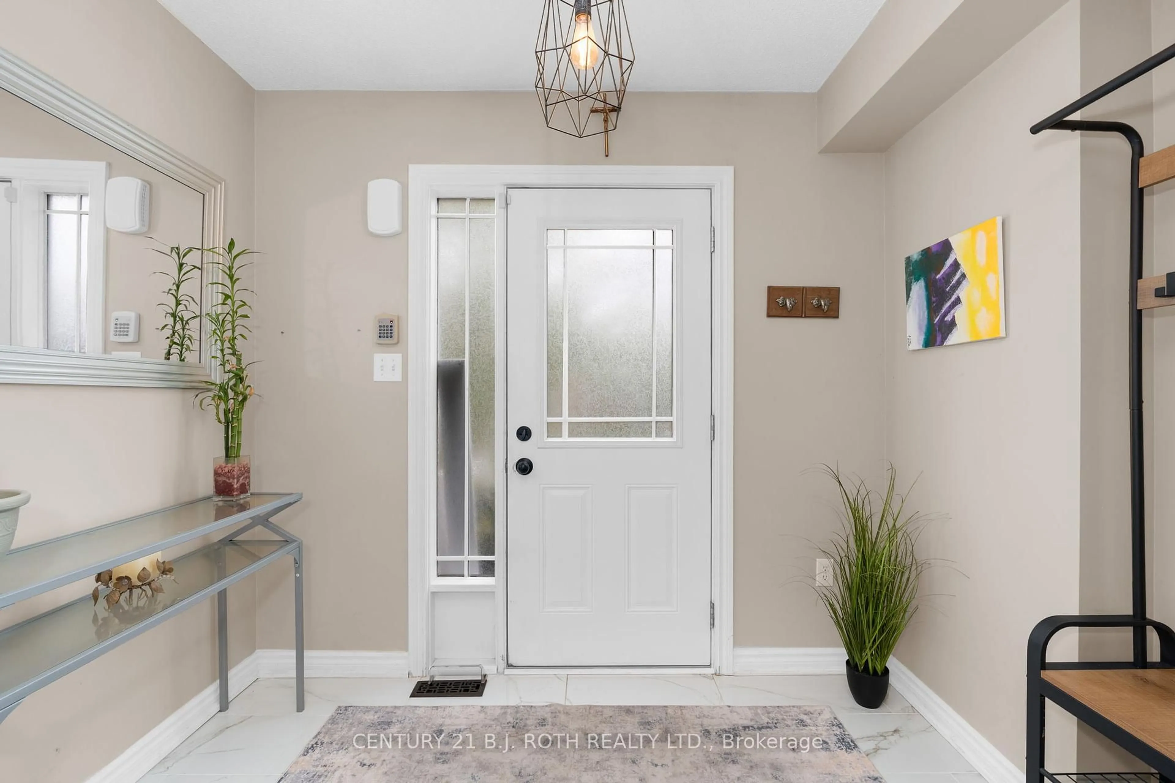 Indoor entryway for 221 Harvie Rd, Barrie Ontario L4N 9P8