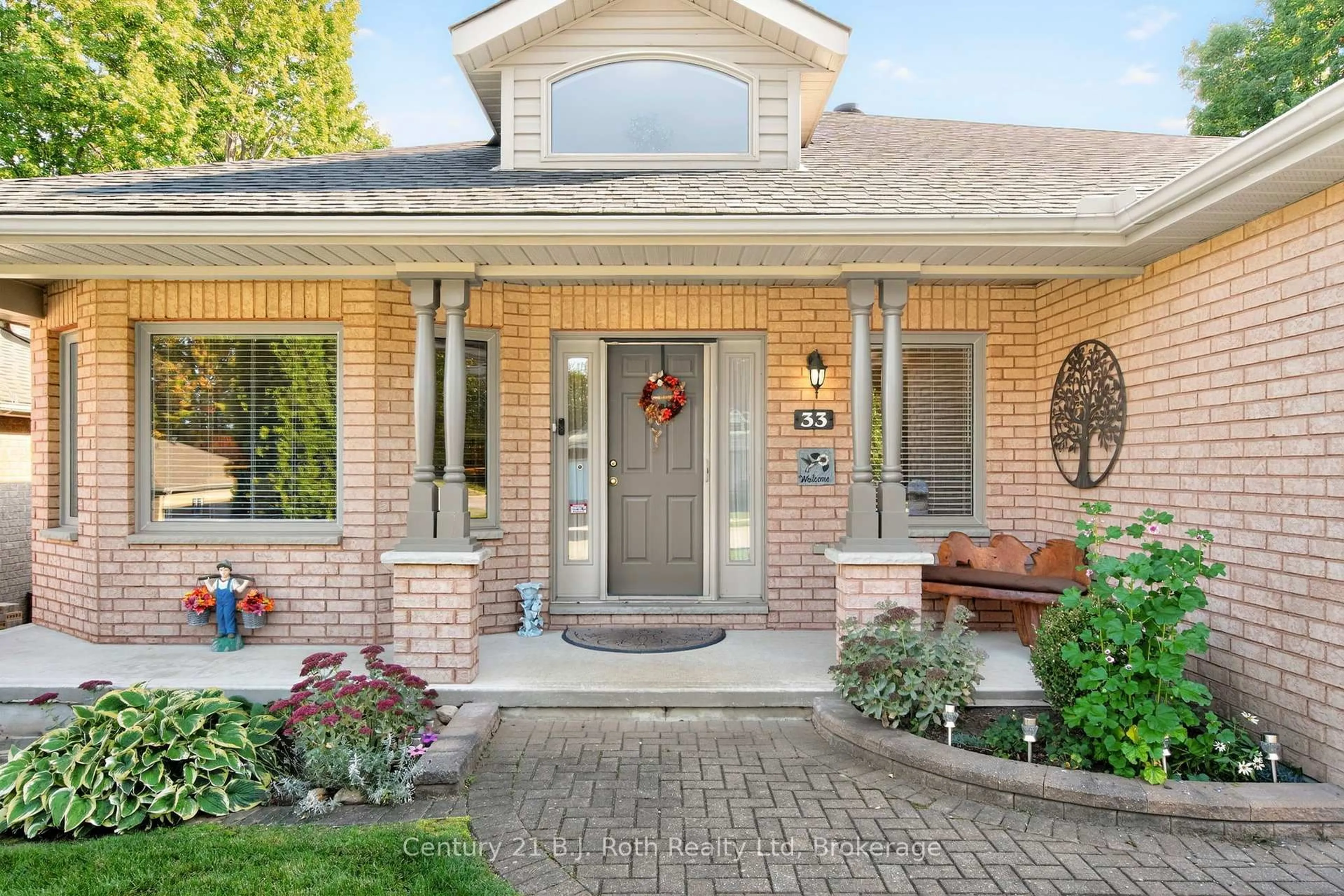 Home with brick exterior material, street for 33 Marchand Dr, Penetanguishene Ontario L9M 2J2
