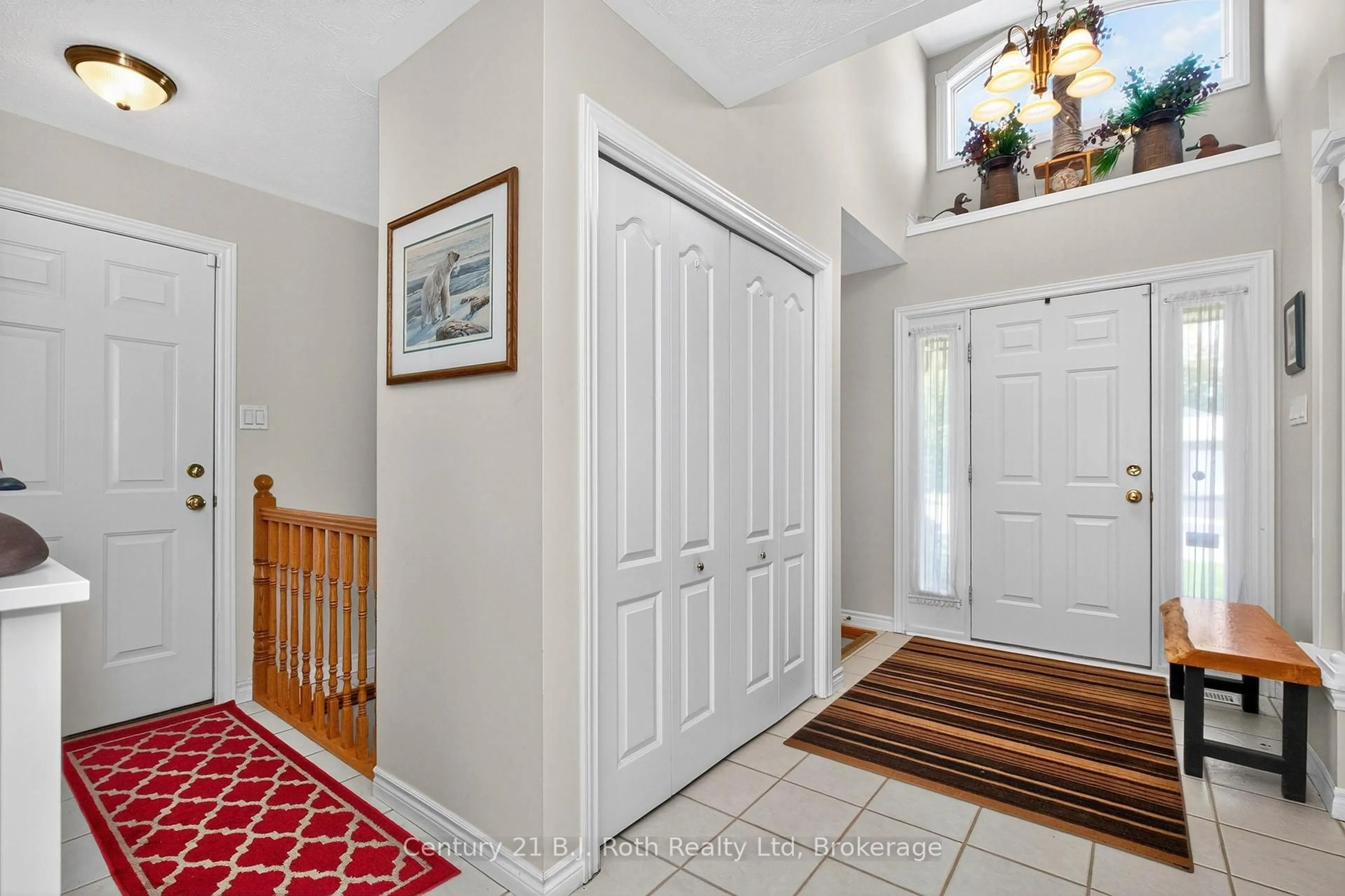 Indoor entryway for 33 Marchand Dr, Penetanguishene Ontario L9M 2J2