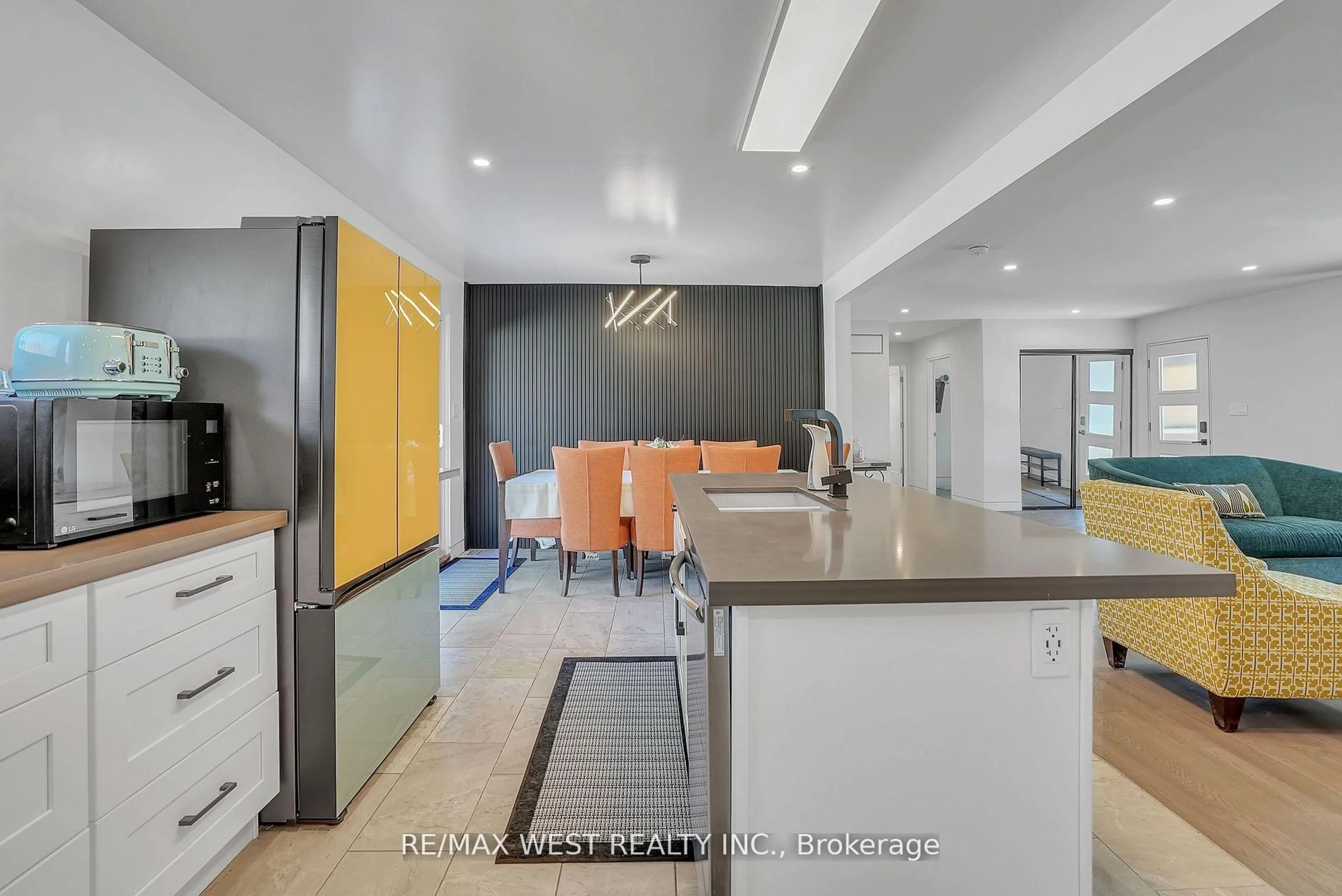 Open concept kitchen, unknown for 6098 Vasey Rd, Springwater Ontario L0L 1P0
