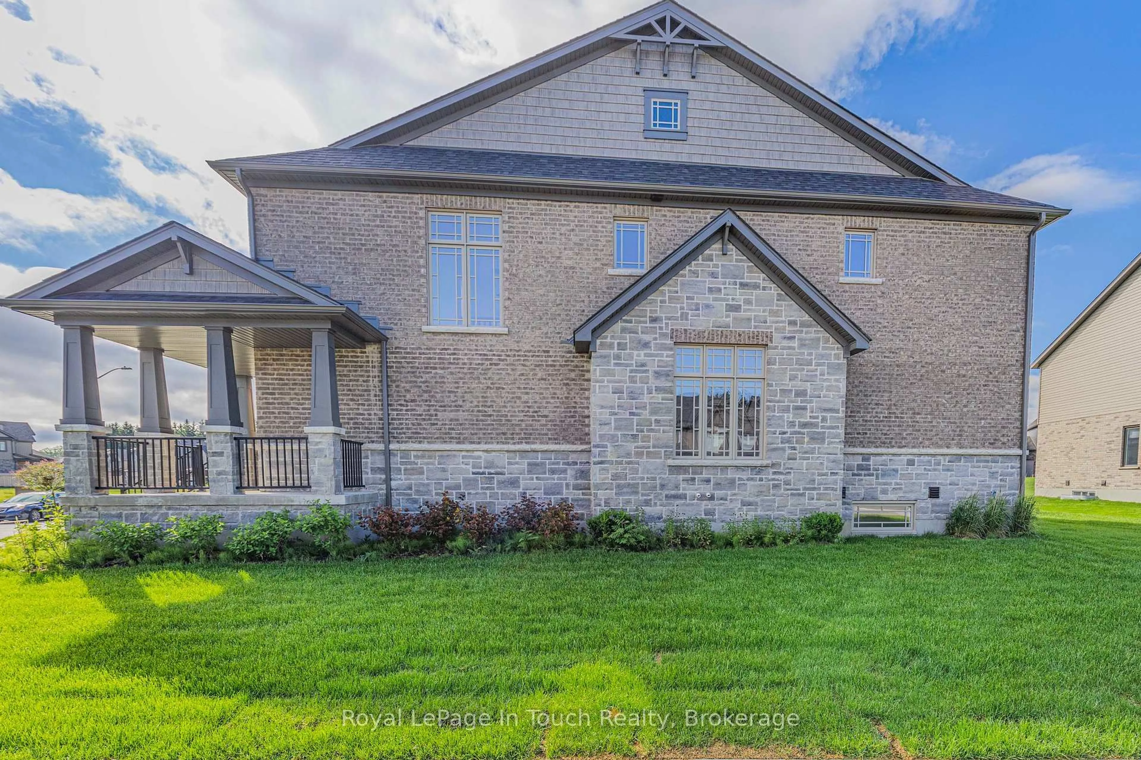 Home with brick exterior material, building for 2 ROWLAND St, Collingwood Ontario L9Y 5M4