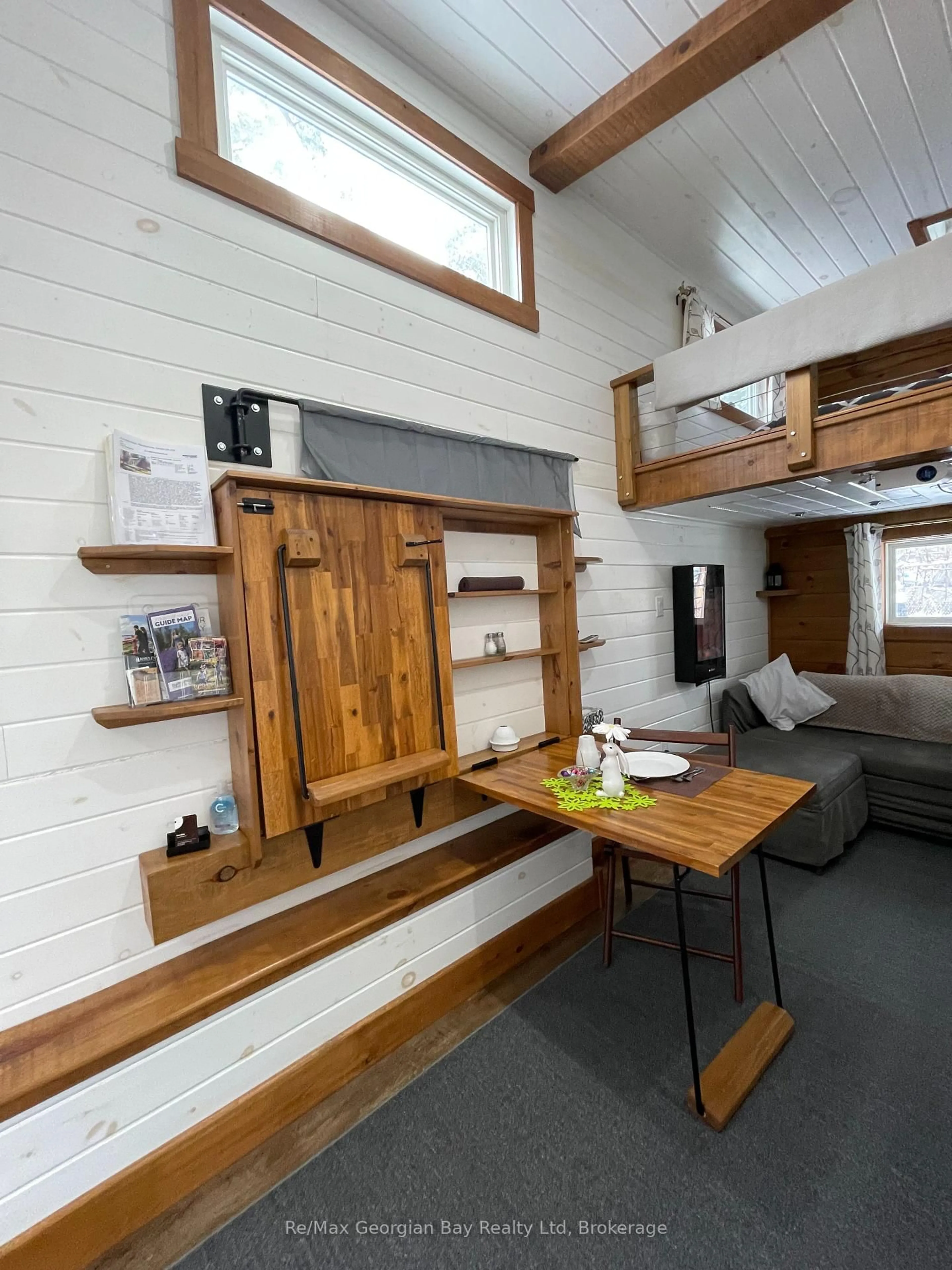 A pic of a room for 91.5 KING Rd, Tay Ontario L0K 2C0
