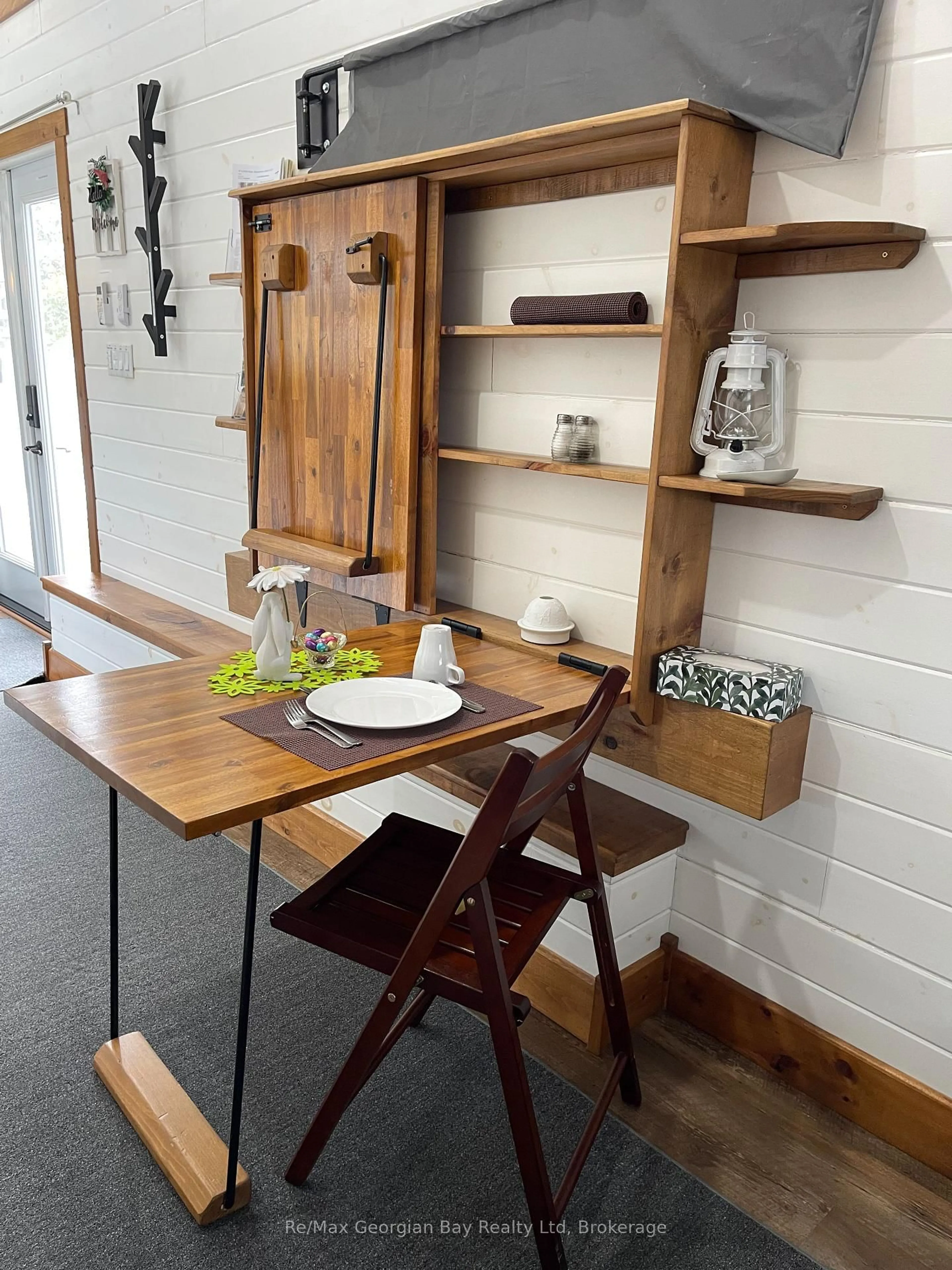 Rustic kitchen, wood/laminate floor for 91.5 KING Rd, Tay Ontario L0K 2C0