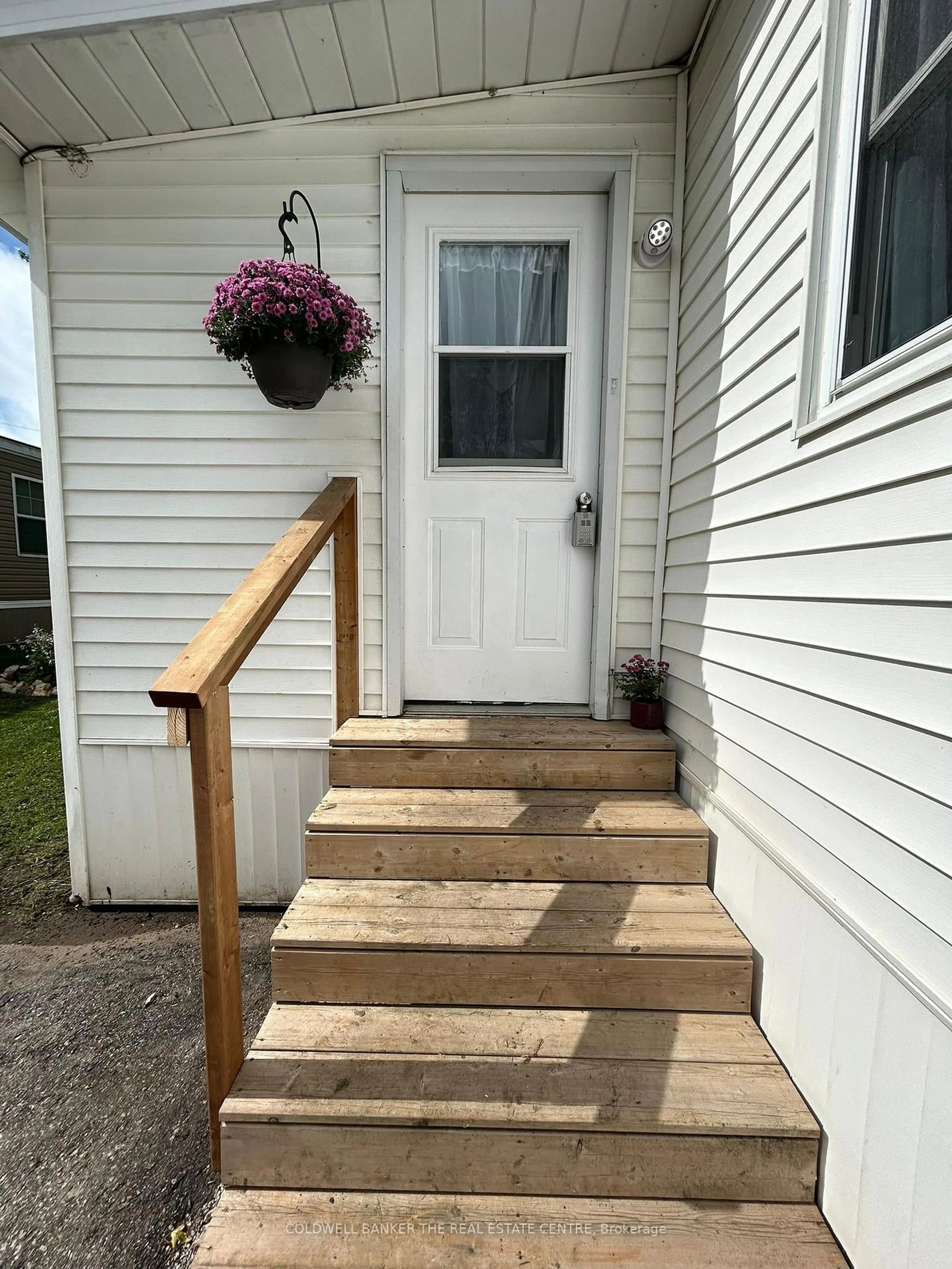 Unknown for 4126 Elaine St, Severn Ontario L3V 0V1