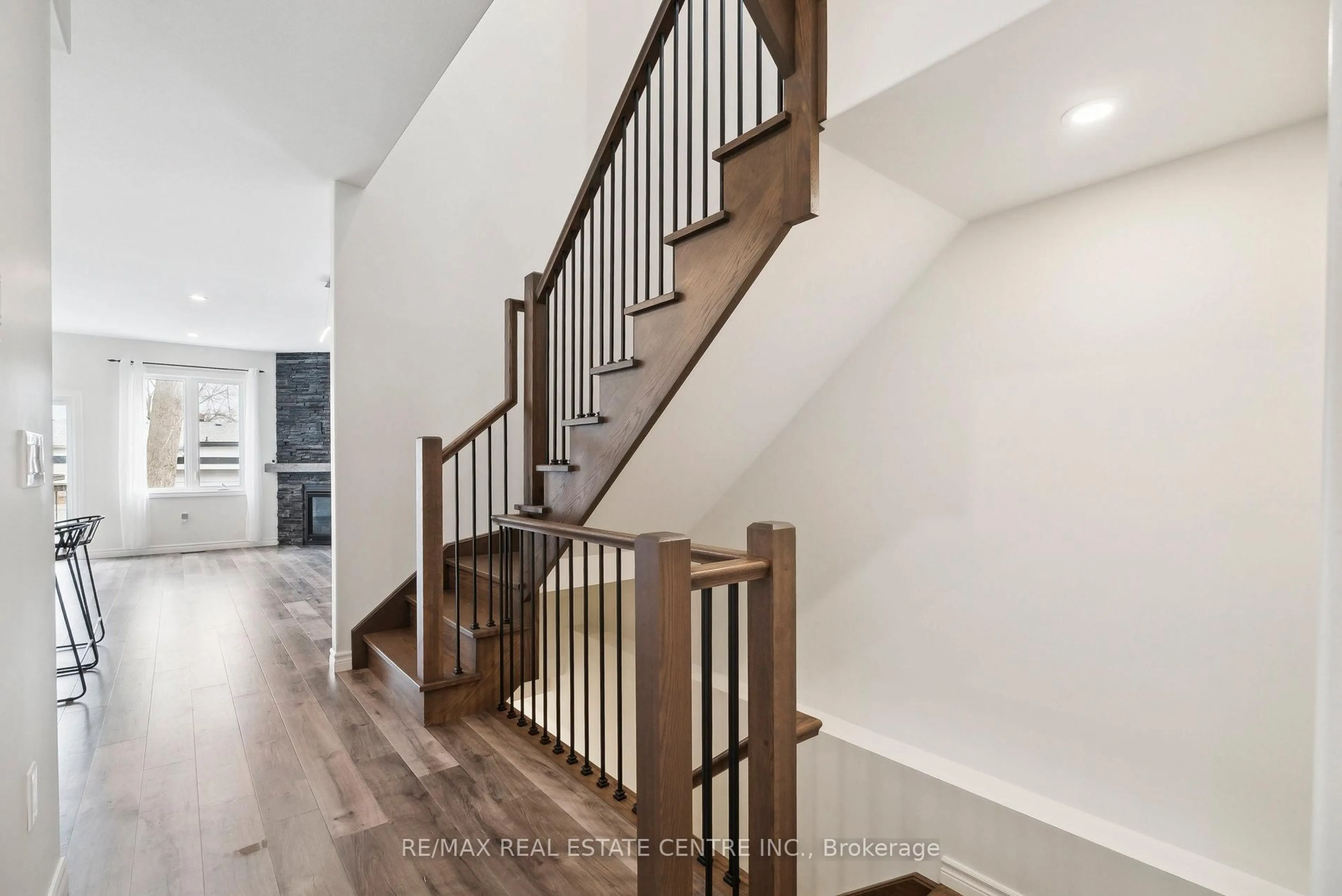 Stairs for 144 Memorial Ave, Orillia Ontario L3C 5X2