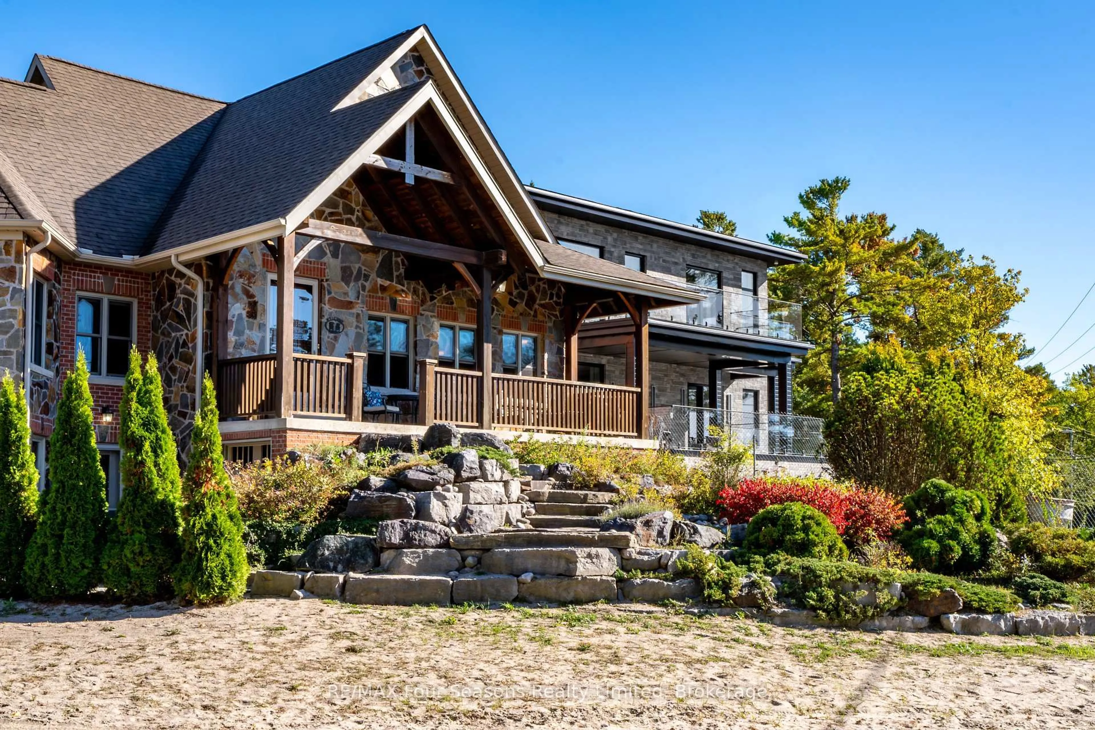 Home with brick exterior material, mountain view for 805 Eastdale Dr, Wasaga Beach Ontario L9Z 2R5