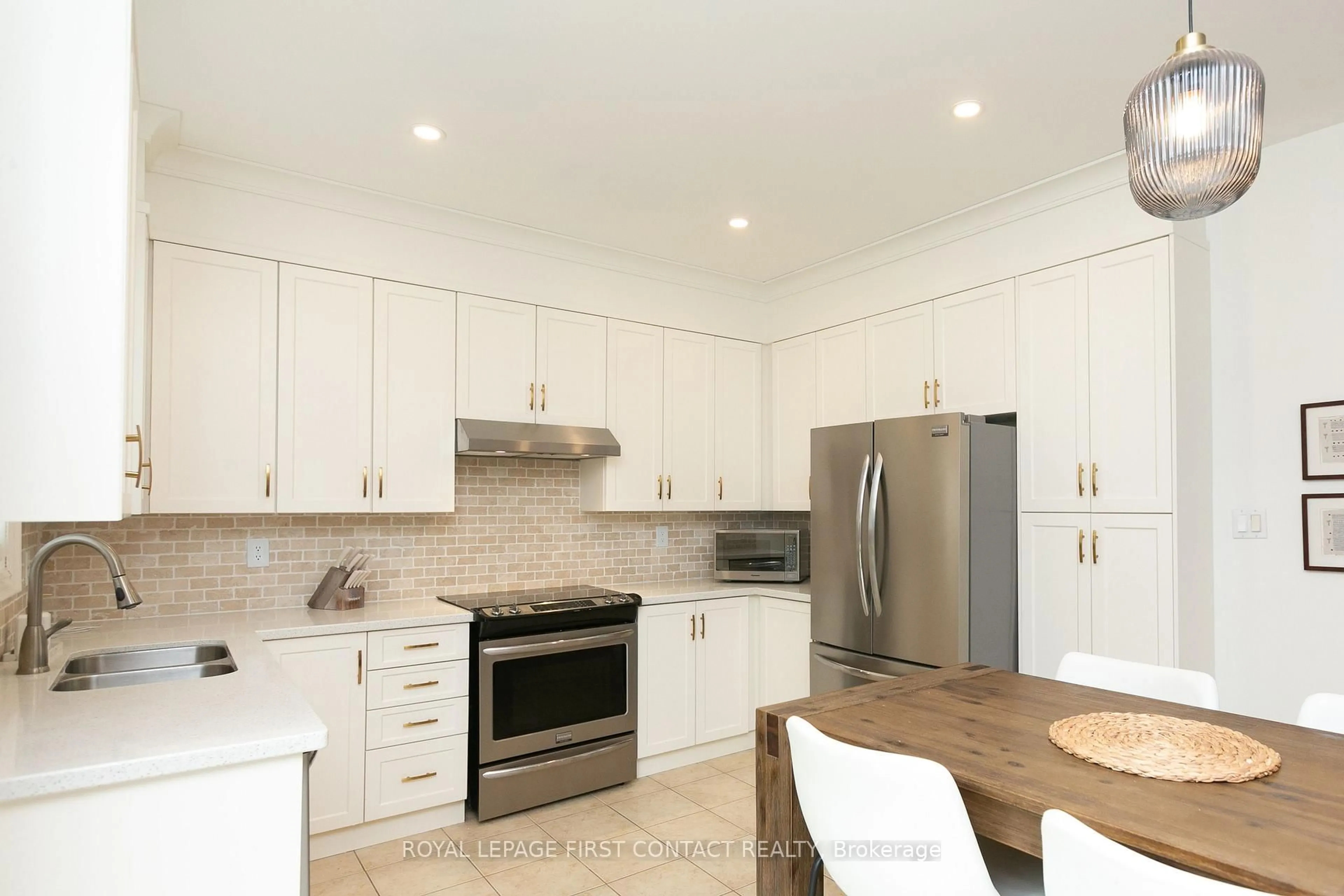 Unknown for 53 Tudor Cres, Barrie Ontario L4M 0A8