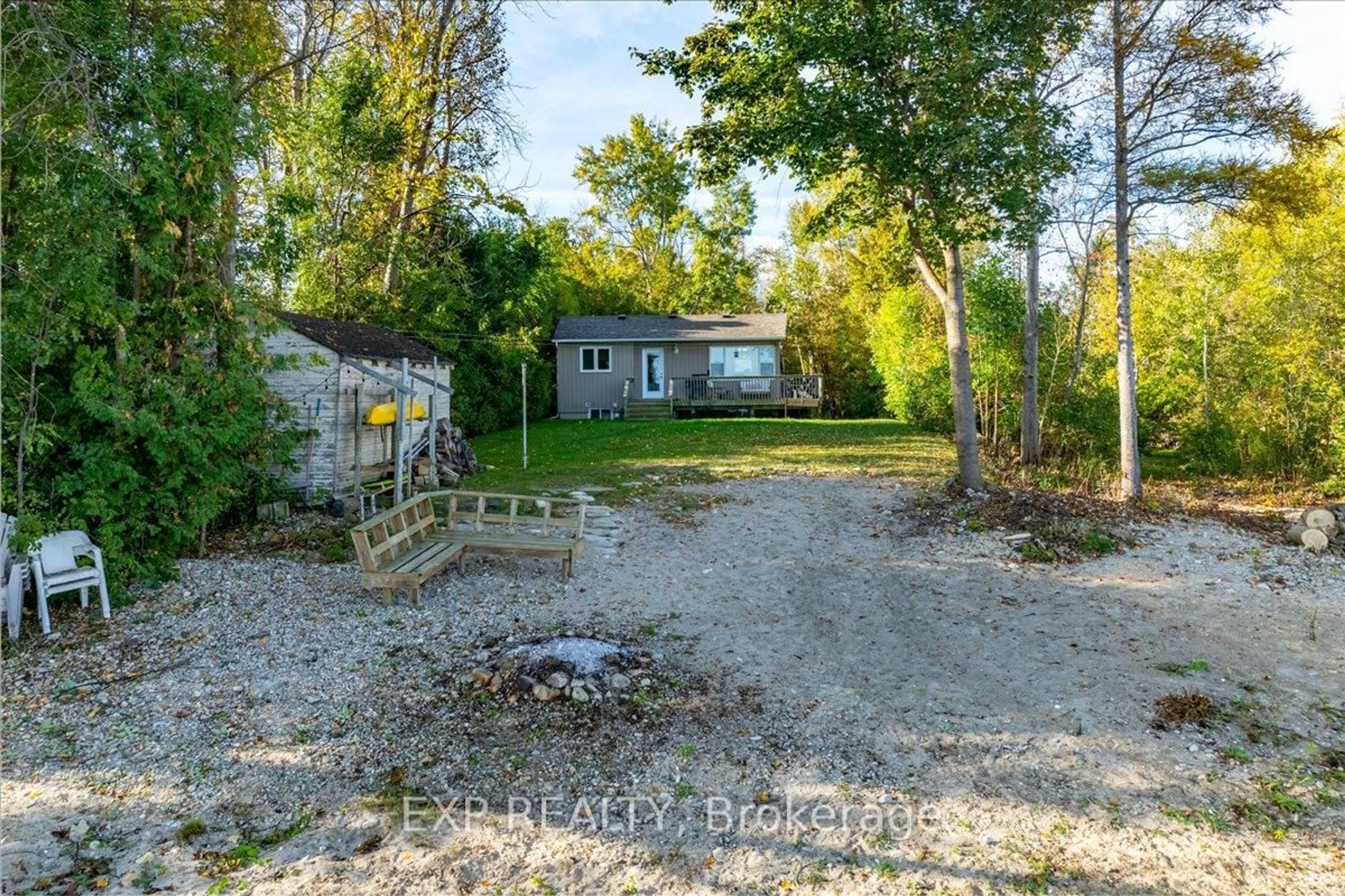 A pic from outside/outdoor area/front of a property/back of a property/a pic from drone, street for 41 Glen Rd, Collingwood Ontario L9Y 0X2