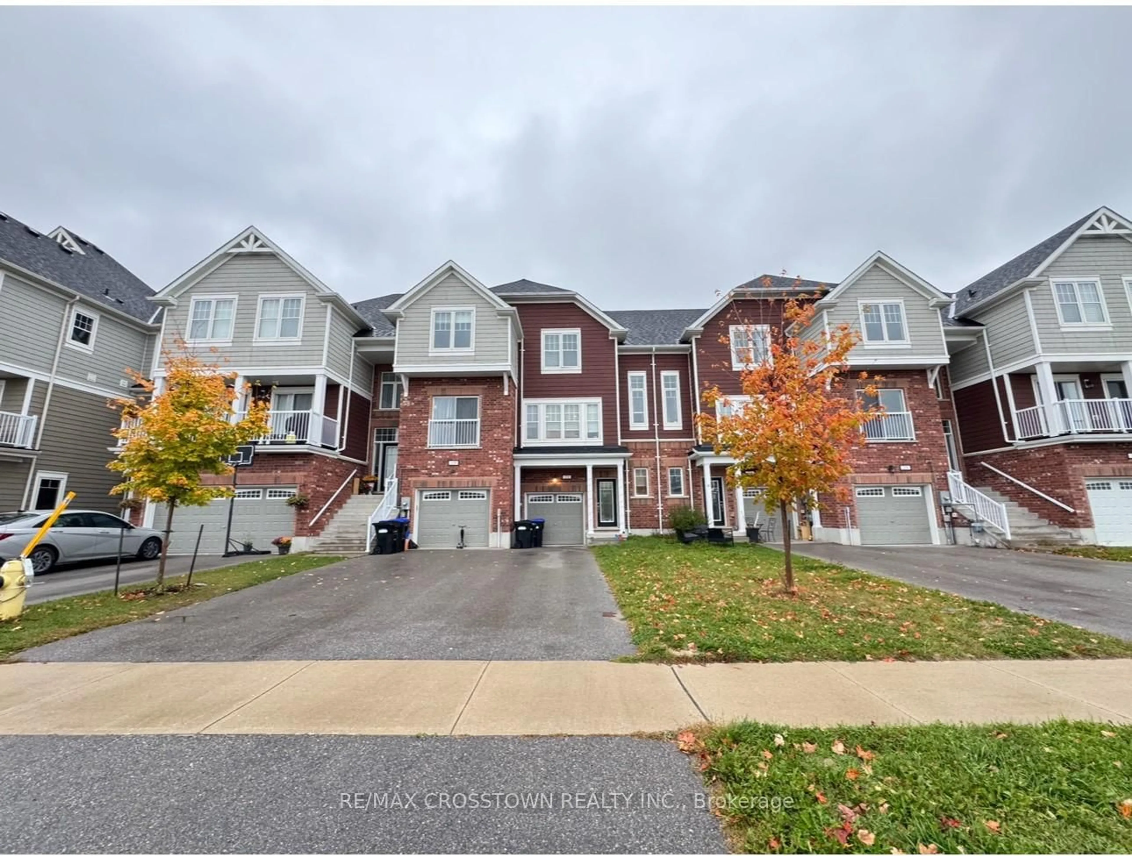 A pic from outside/outdoor area/front of a property/back of a property/a pic from drone, street for 21 Shelburne Ave, Wasaga Beach Ontario L9Z 2X2