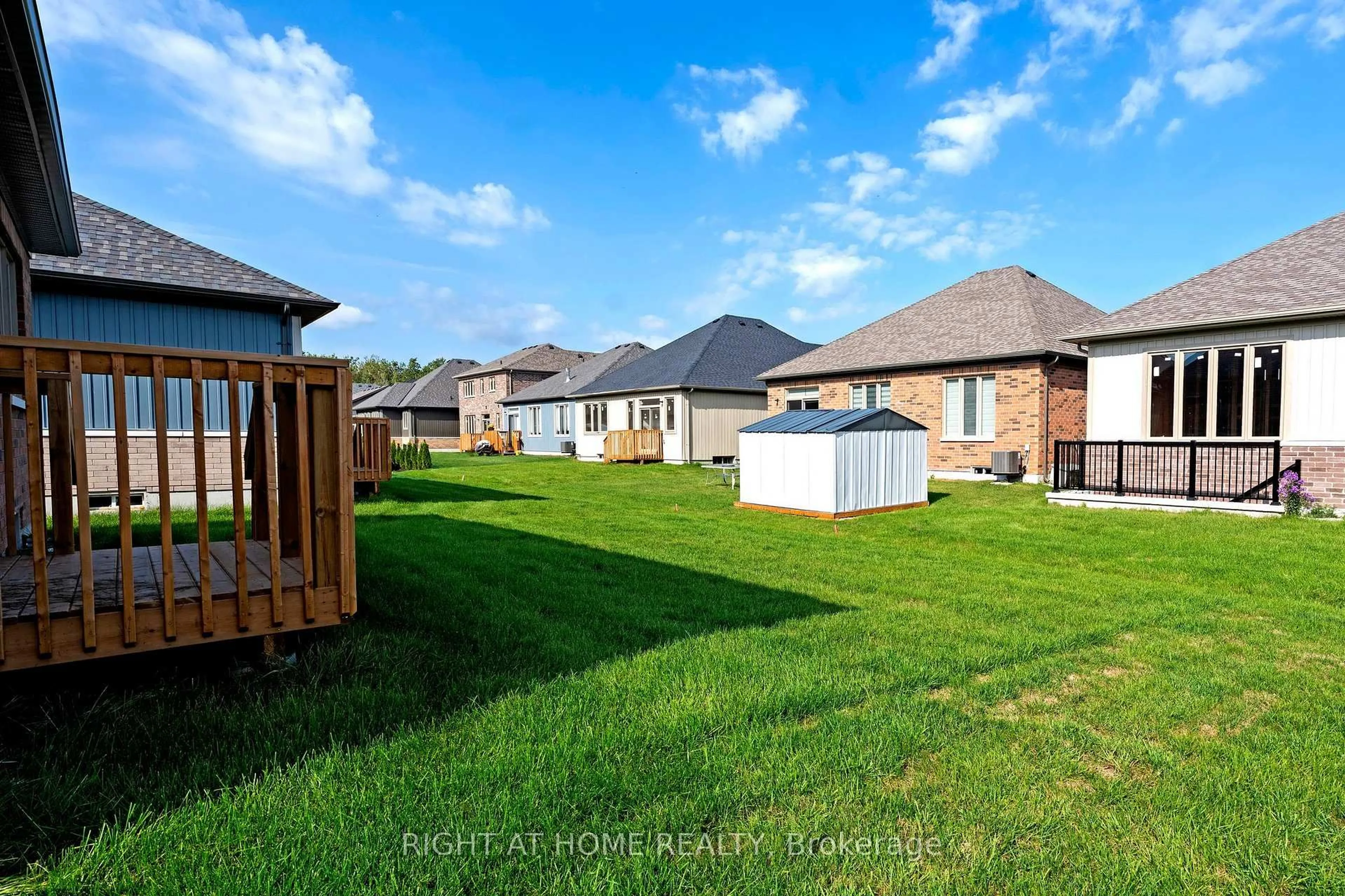 A pic from outside/outdoor area/front of a property/back of a property/a pic from drone, street for 256 Duncan St, Clearview Ontario L0M 1S0