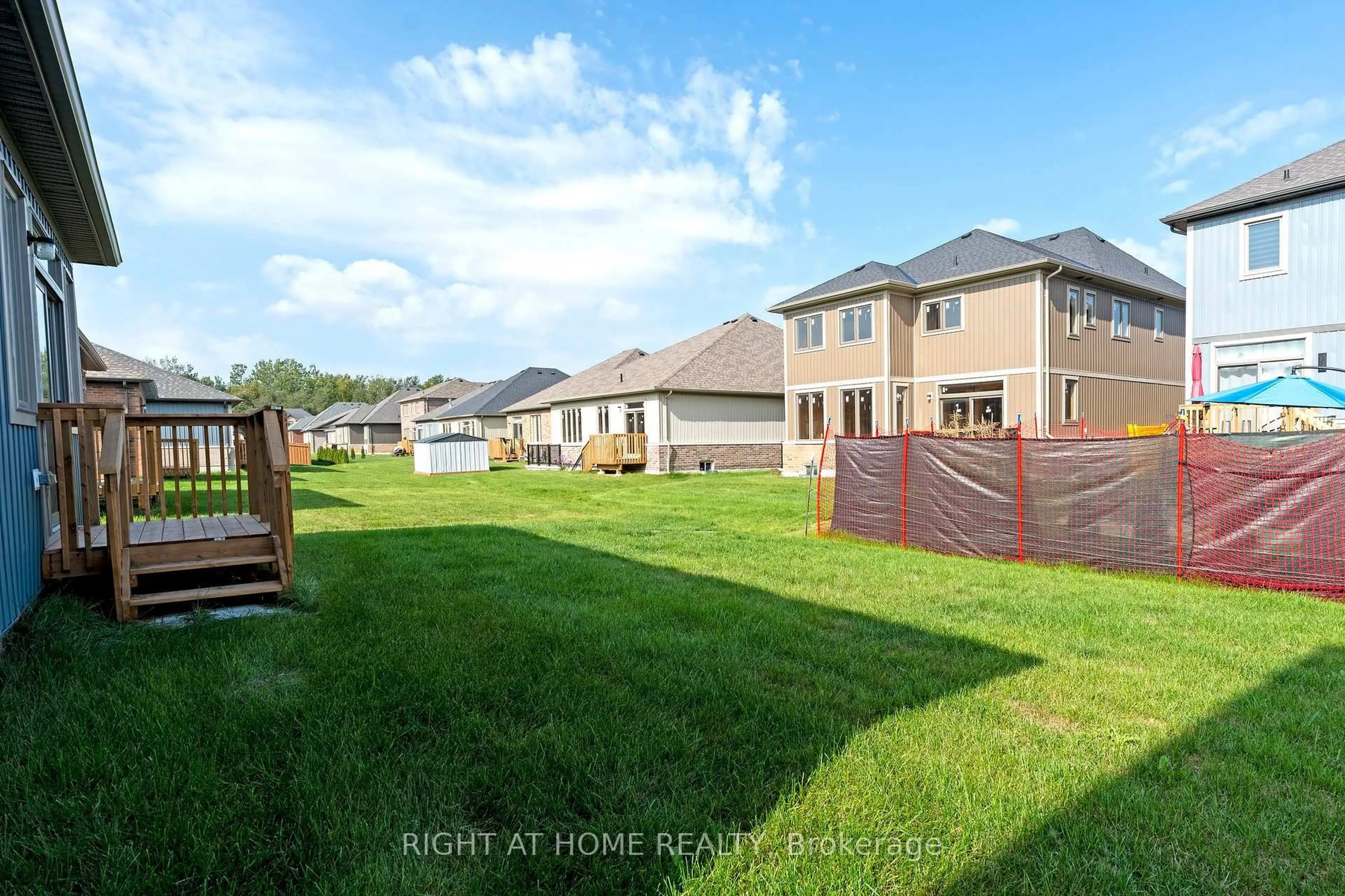 A pic from outside/outdoor area/front of a property/back of a property/a pic from drone, water/lake/river/ocean view for 260 Duncan St, Clearview Ontario L0M 1S0