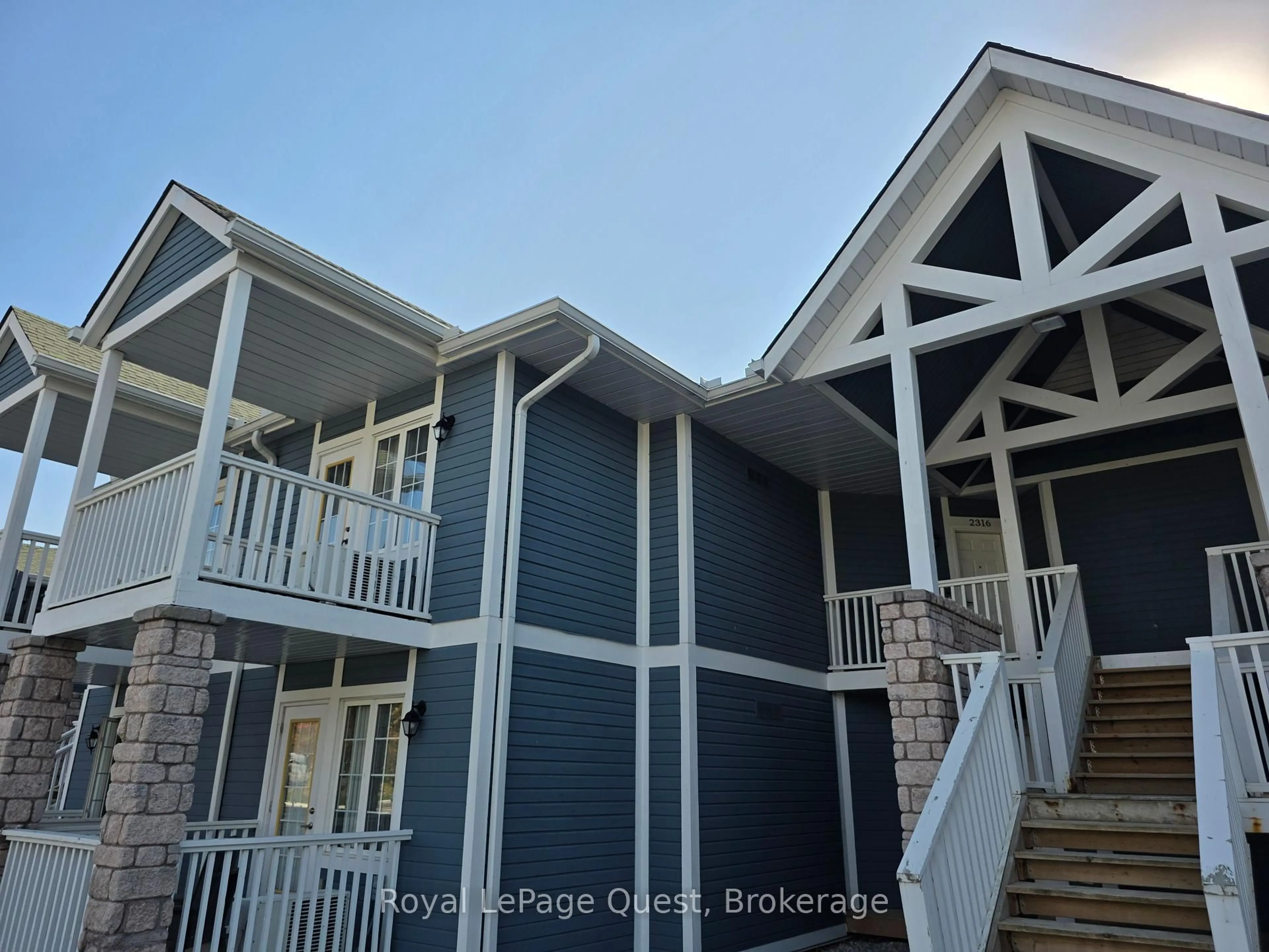 Home with vinyl exterior material, building for 90 Highland Dr #2316, Oro-Medonte Ontario L0L 2L0