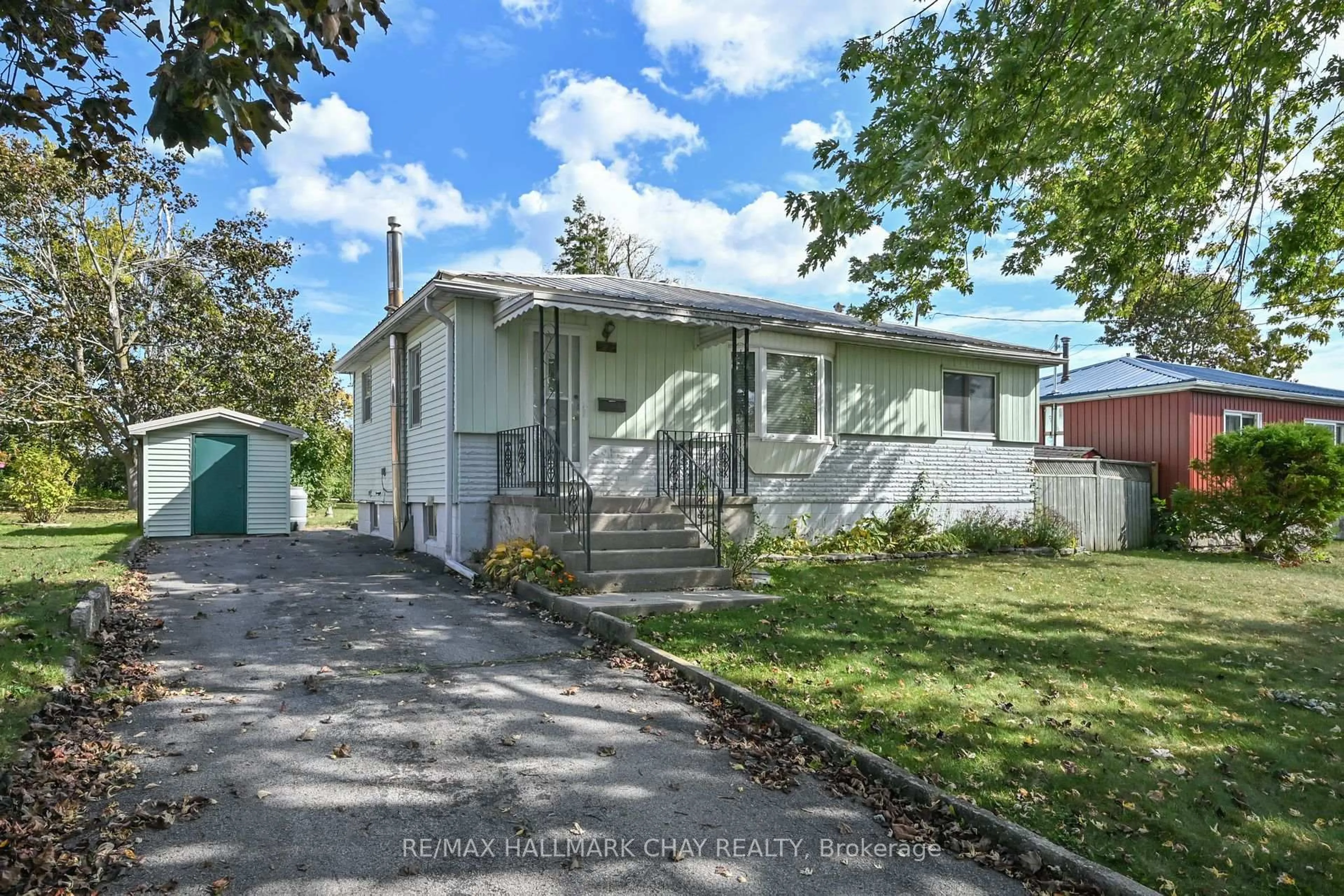 Unknown for 20 Leach St, Orillia Ontario L3V 5N7