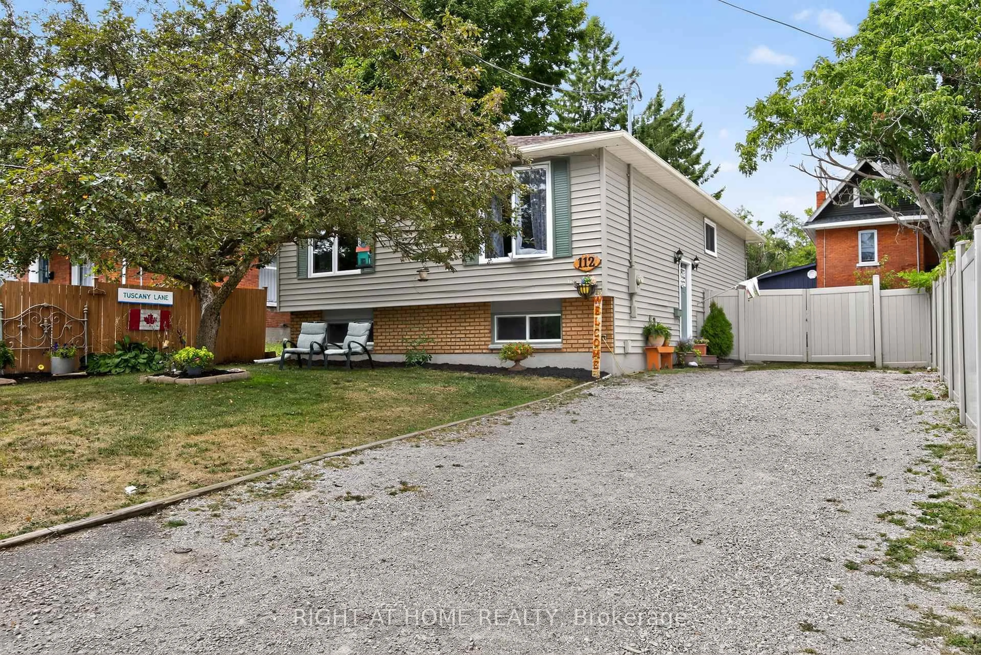 Unknown for 112 Borland St, Orillia Ontario L3V 2B7