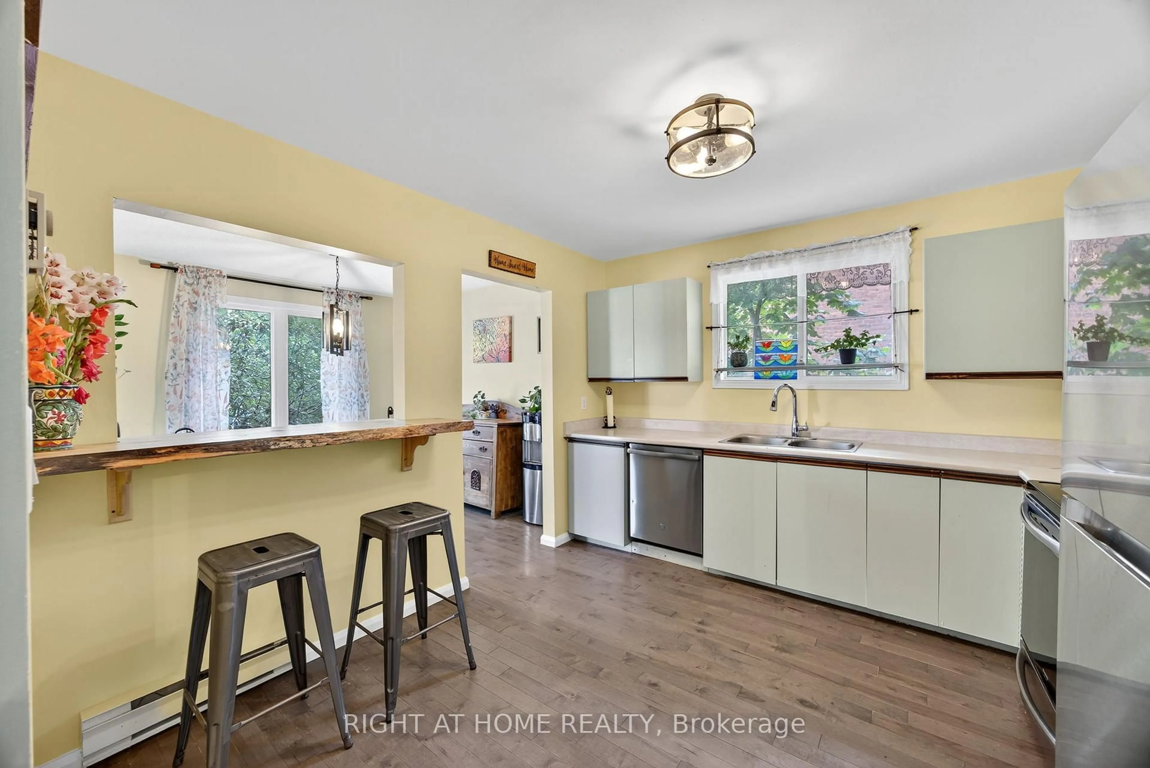 Open concept kitchen, ceramic/tile floor for 112 Borland St, Orillia Ontario L3V 2B7