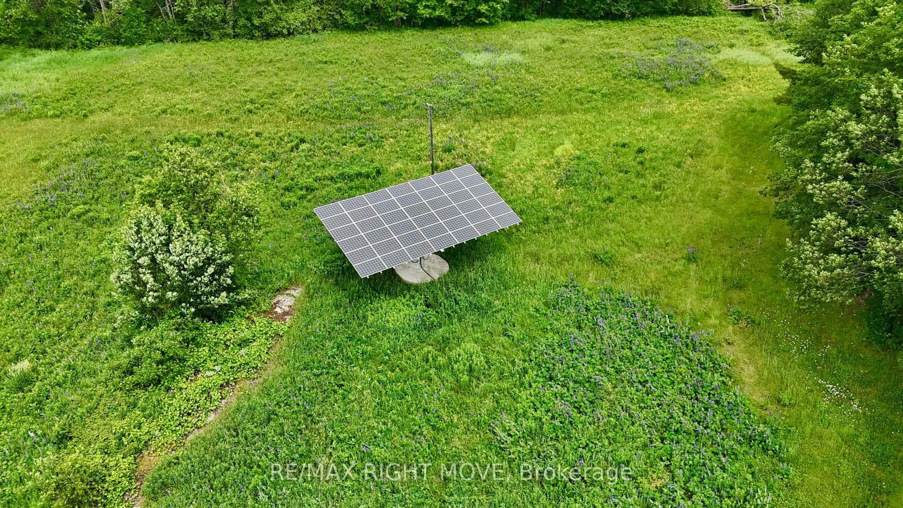 A pic from outside/outdoor area/front of a property/back of a property/a pic from drone, building for 3146 WASDELL FALLS Rd, Severn Ontario L0K 2B0