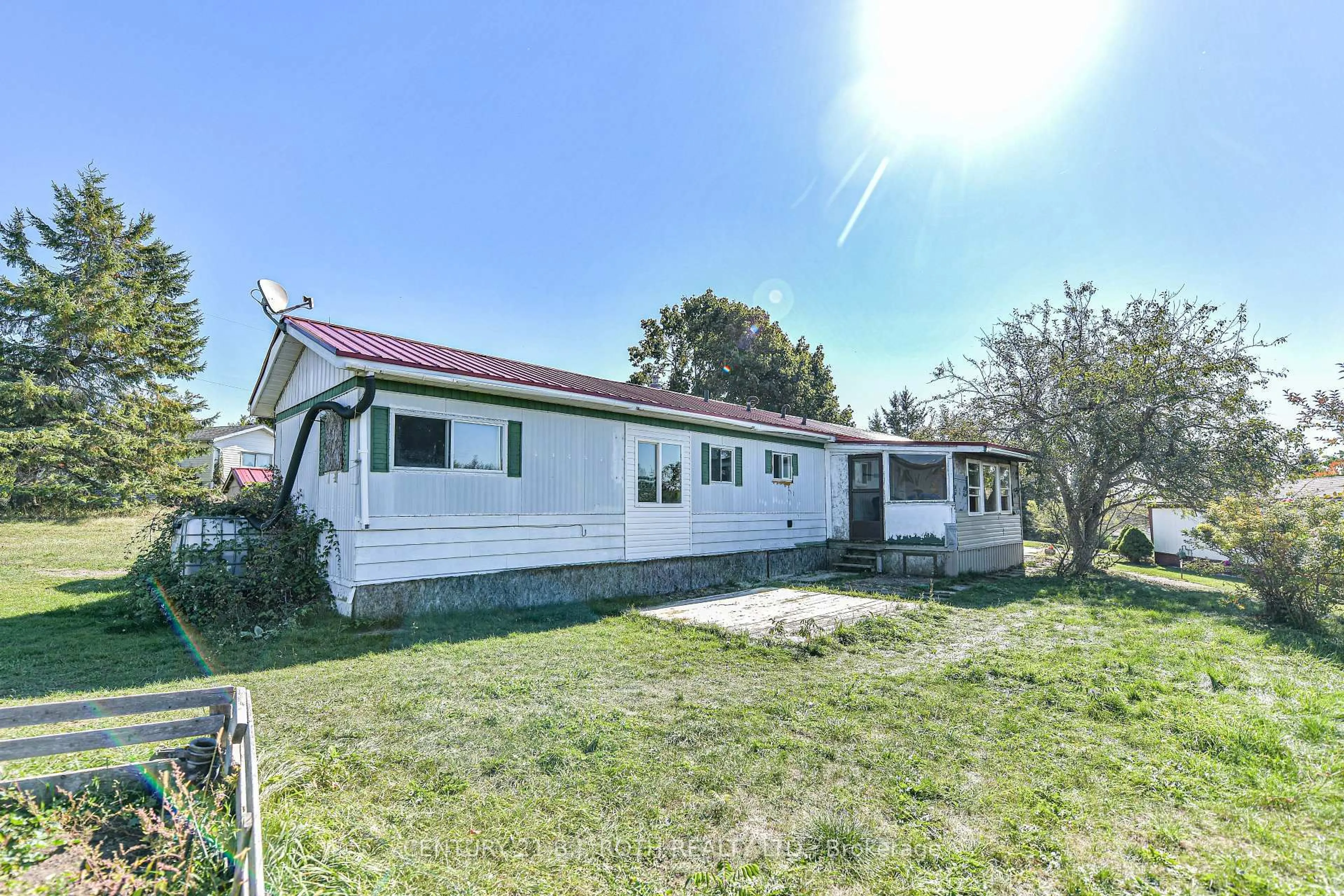 A pic from outside/outdoor area/front of a property/back of a property/a pic from drone, building for 19 Claremont Cres, Oro-Medonte Ontario L3V 0P9