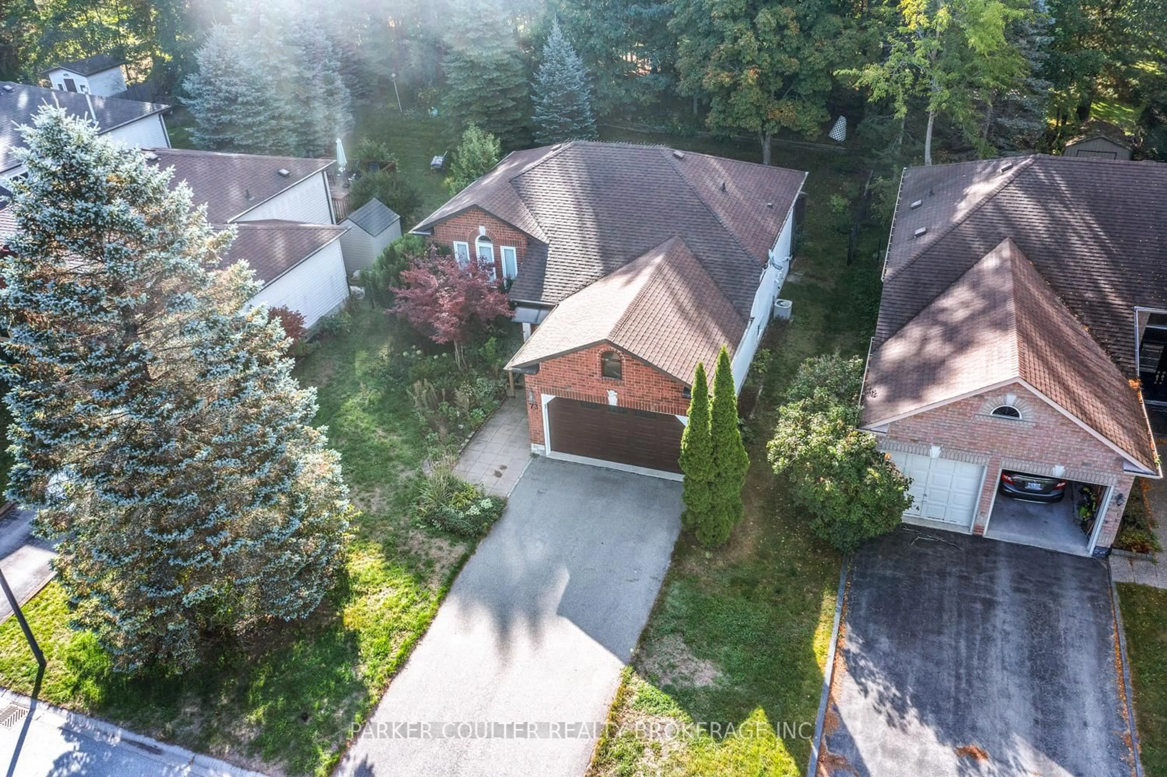 A pic from outside/outdoor area/front of a property/back of a property/a pic from drone, street for 73 Timberland Cres, Wasaga Beach Ontario L9Z 1G9