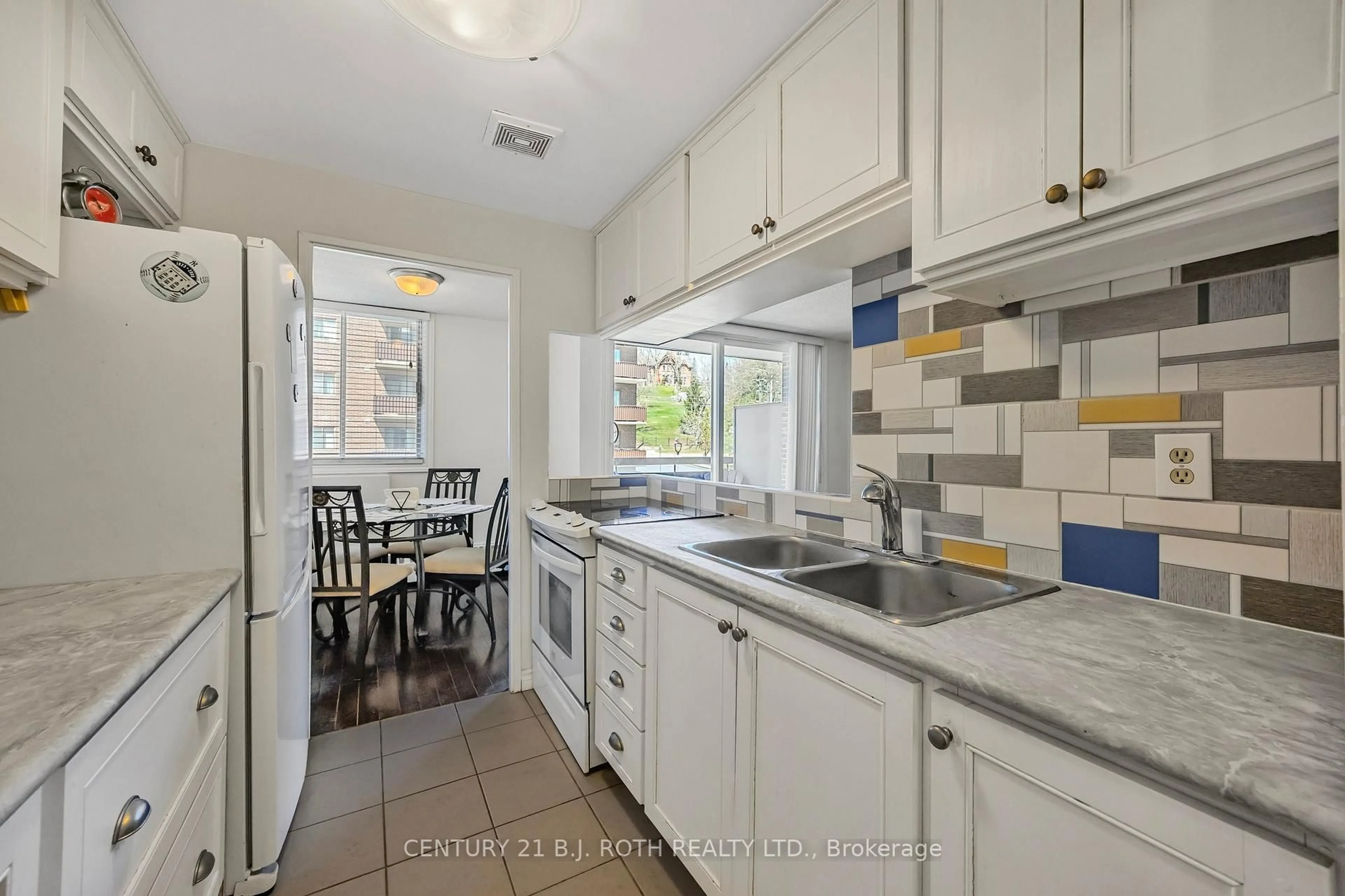 Standard kitchen, ceramic/tile floor for 2 Albert St #32, Barrie Ontario L4M 3S4