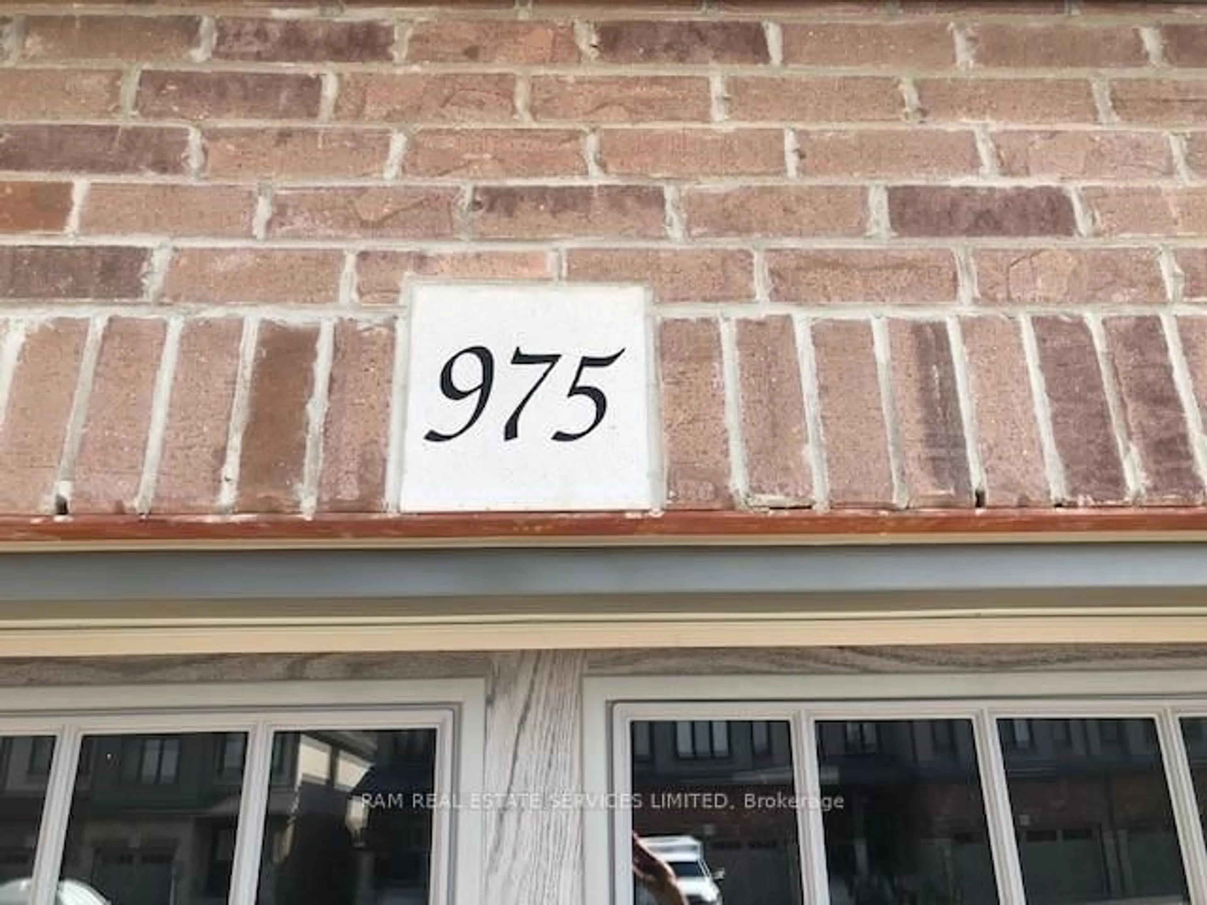 Unknown for 975 wright Dr, Midland Ontario L4R 0E4