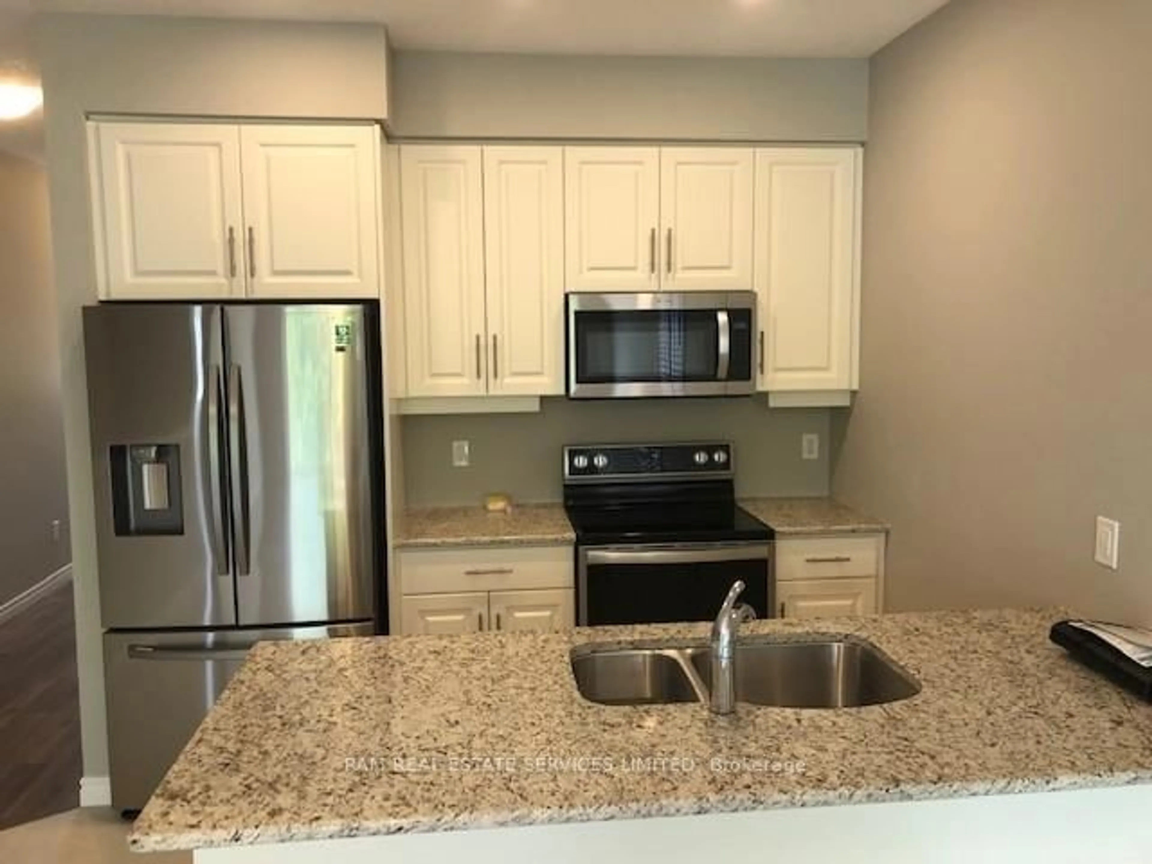 Open concept kitchen, ceramic/tile floor for 975 wright Dr, Midland Ontario L4R 0E4