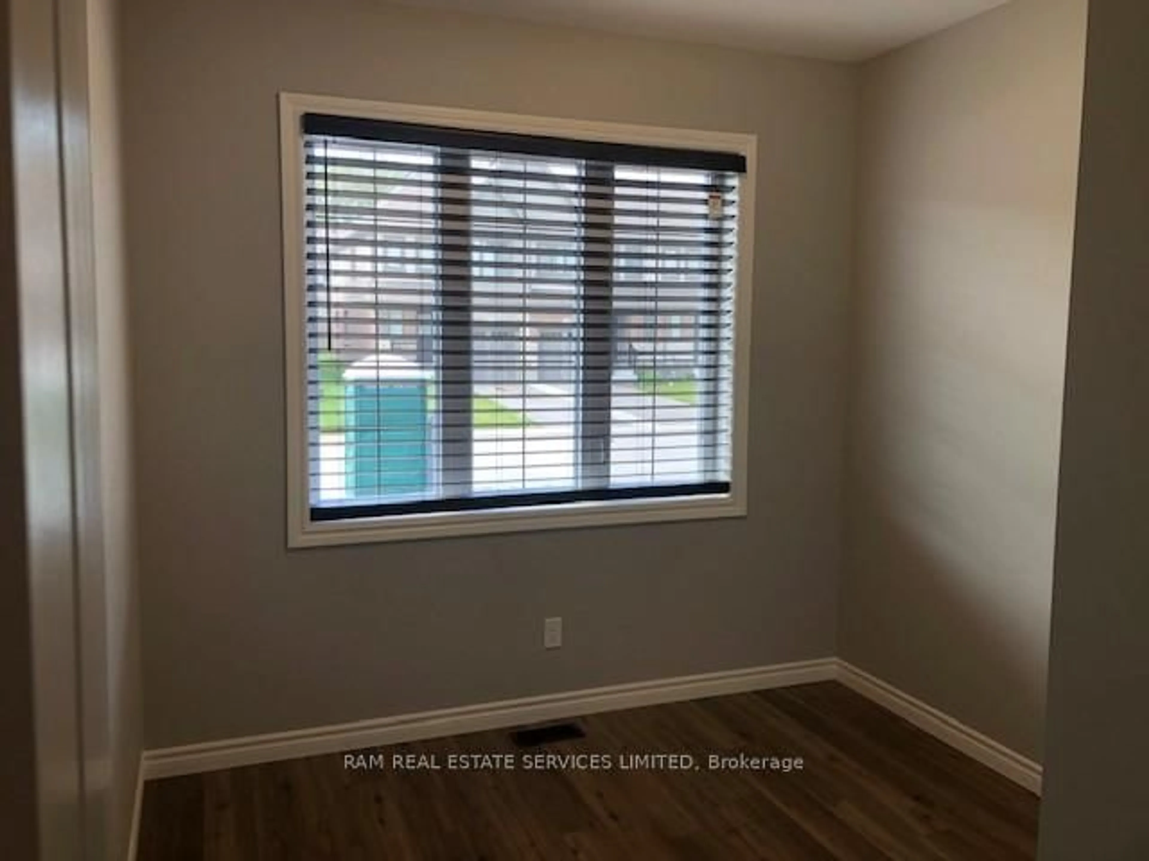 A pic of a room for 975 wright Dr, Midland Ontario L4R 0E4