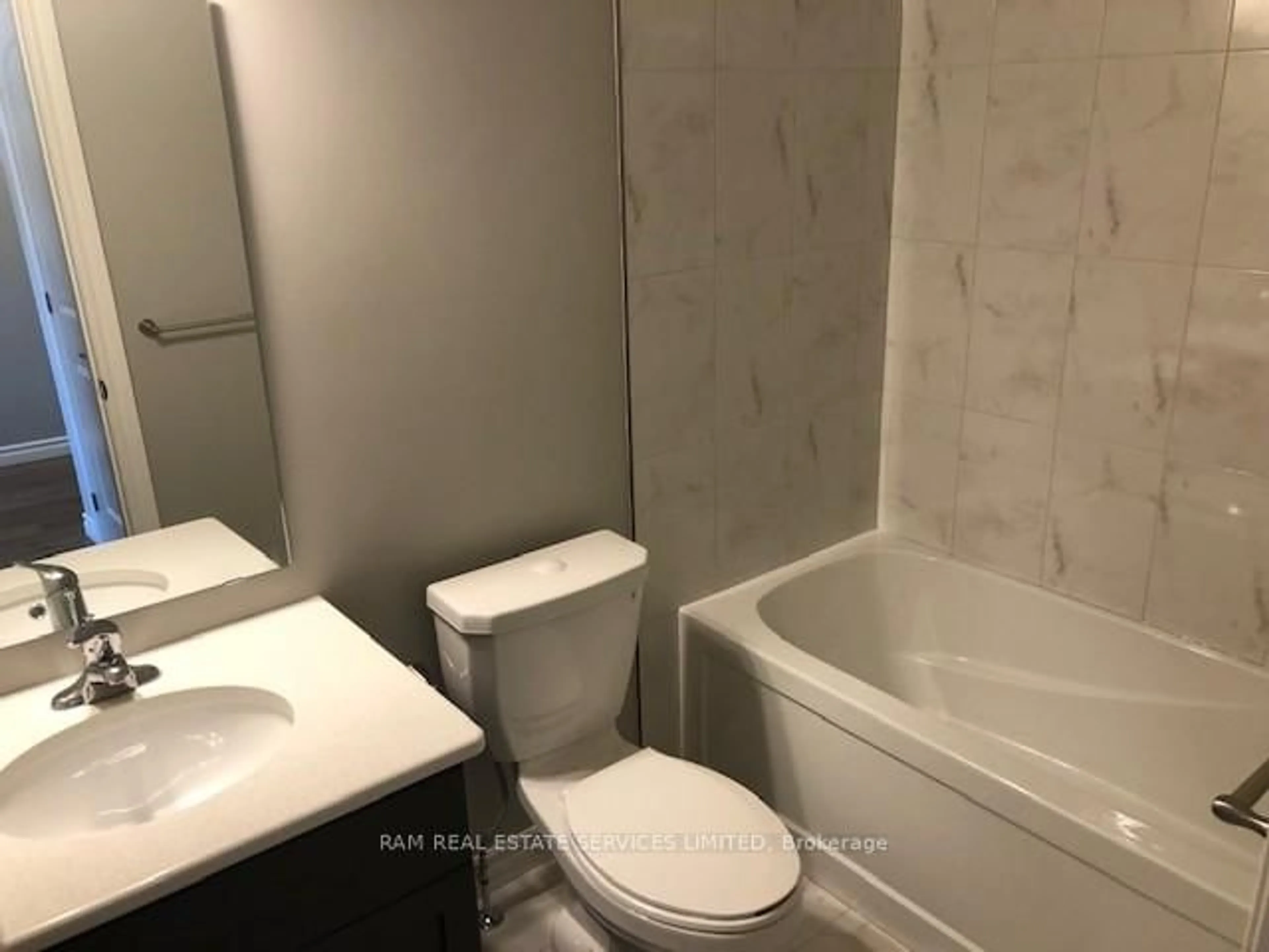 A pic of a room for 975 wright Dr, Midland Ontario L4R 0E4