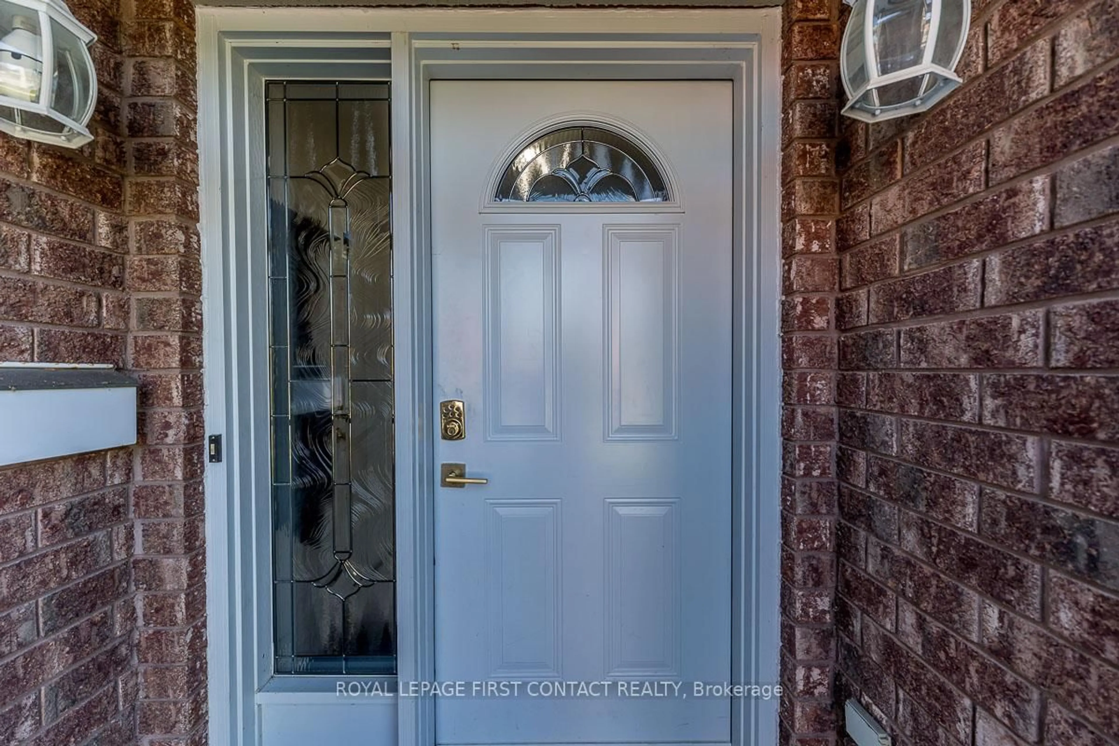 Indoor entryway for 1 Lang Dr, Barrie Ontario L4N 7X9
