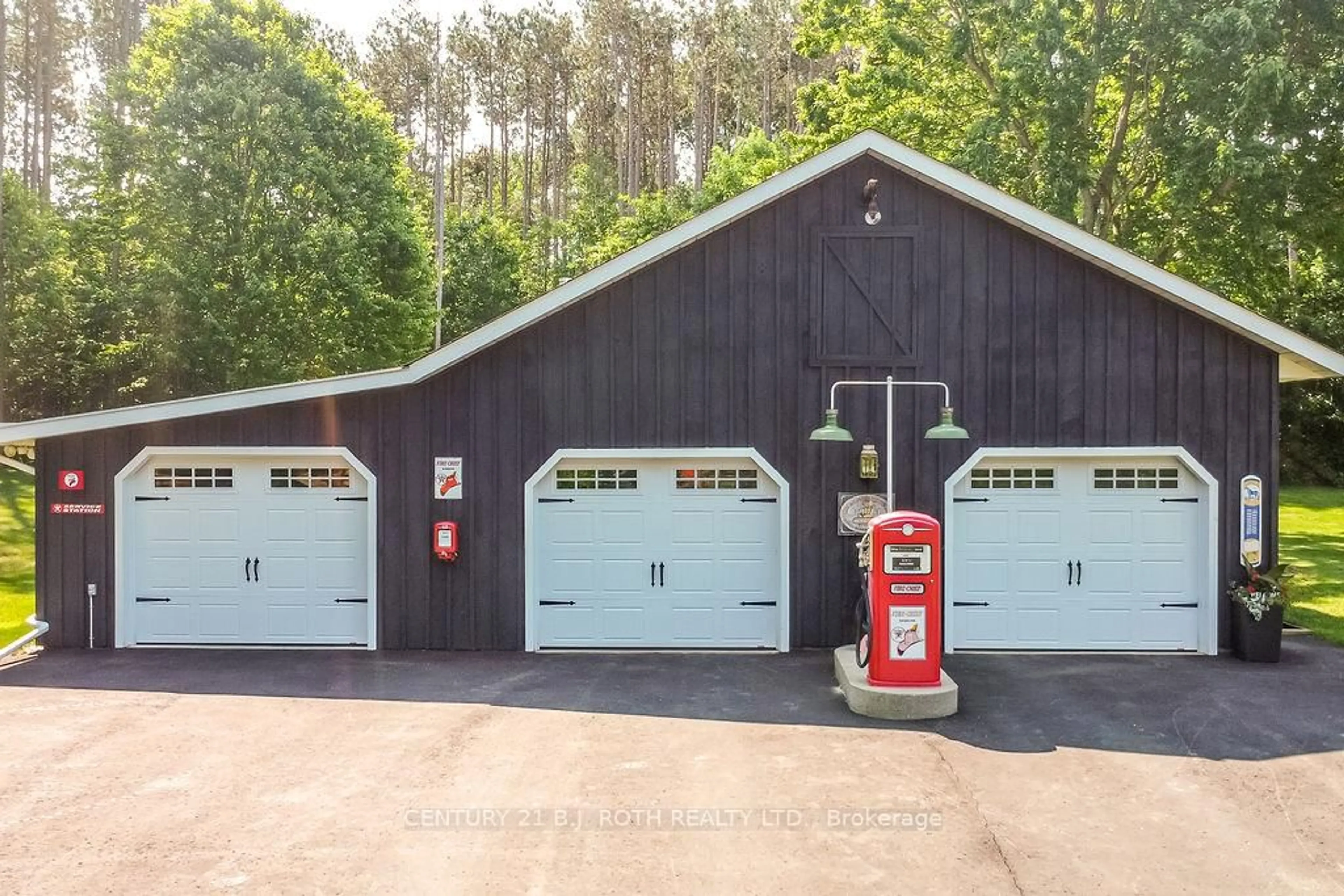 Indoor garage for 2357 SOUTH ORR LAKE Rd, Springwater Ontario L0L 1P0