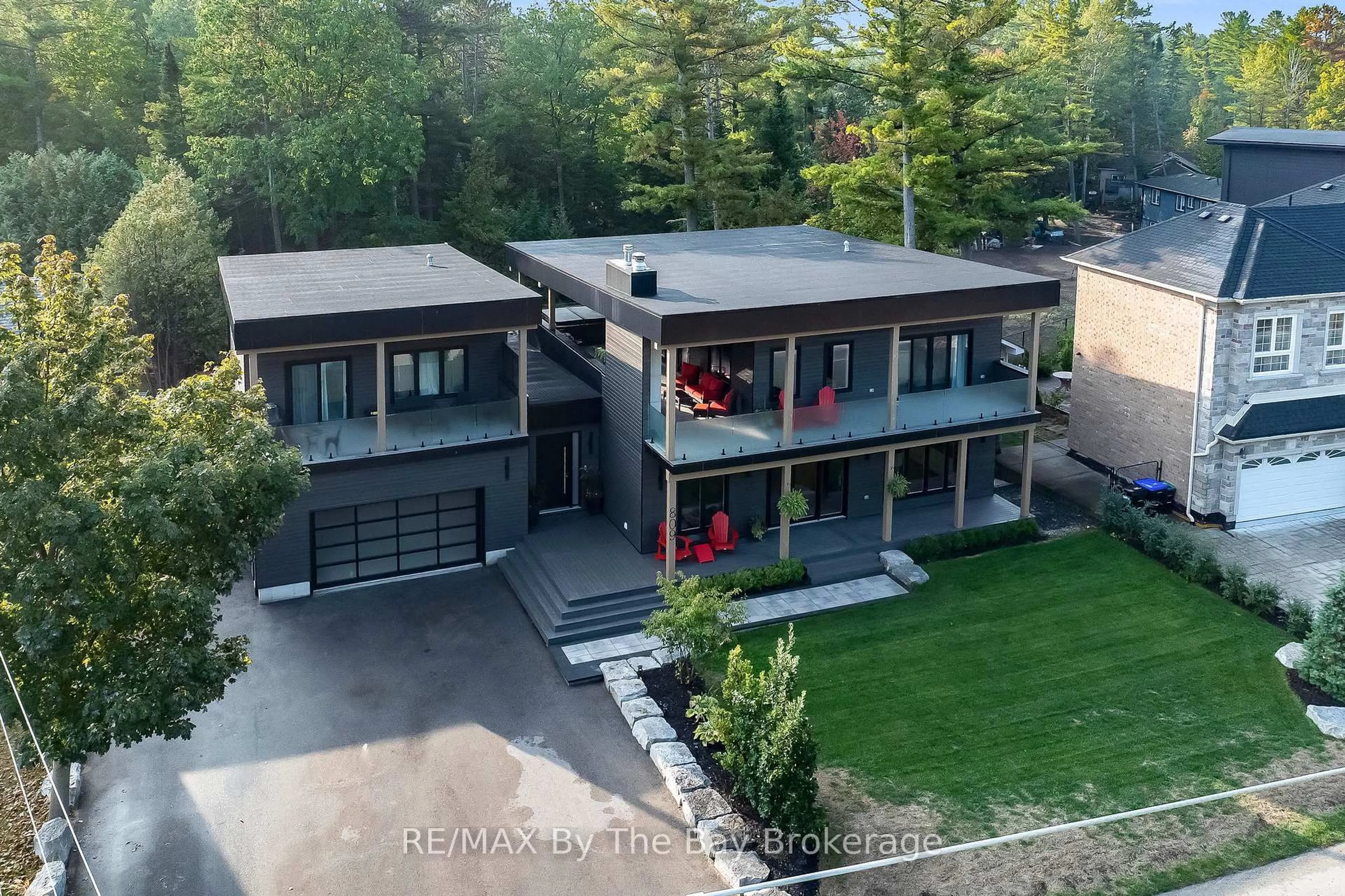 A pic from outside/outdoor area/front of a property/back of a property/a pic from drone, unknown for 809 Eastdale Dr, Wasaga Beach Ontario L9Z 2R7